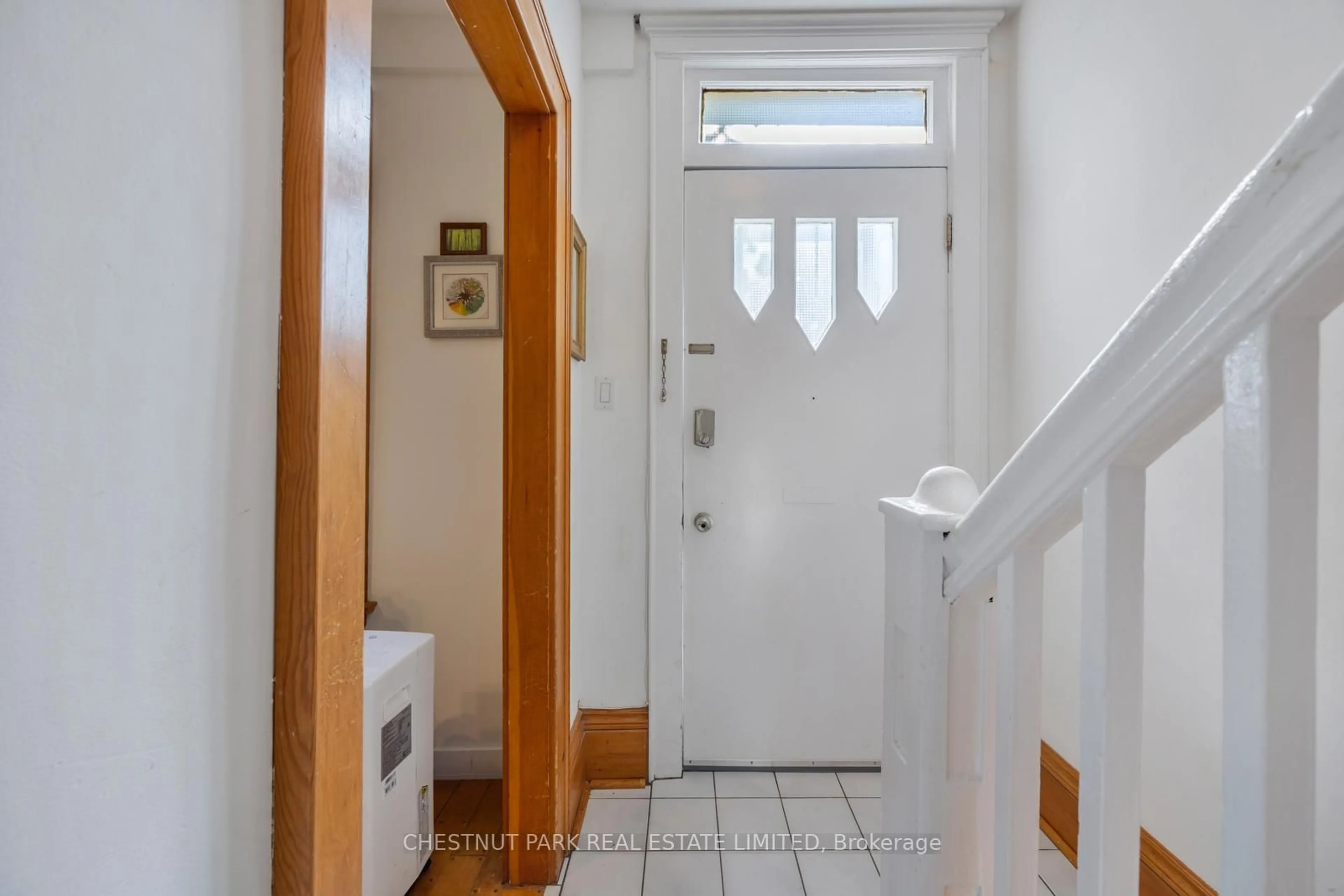 Indoor entryway for 62 Garnet Ave, Toronto Ontario M6G 1V7