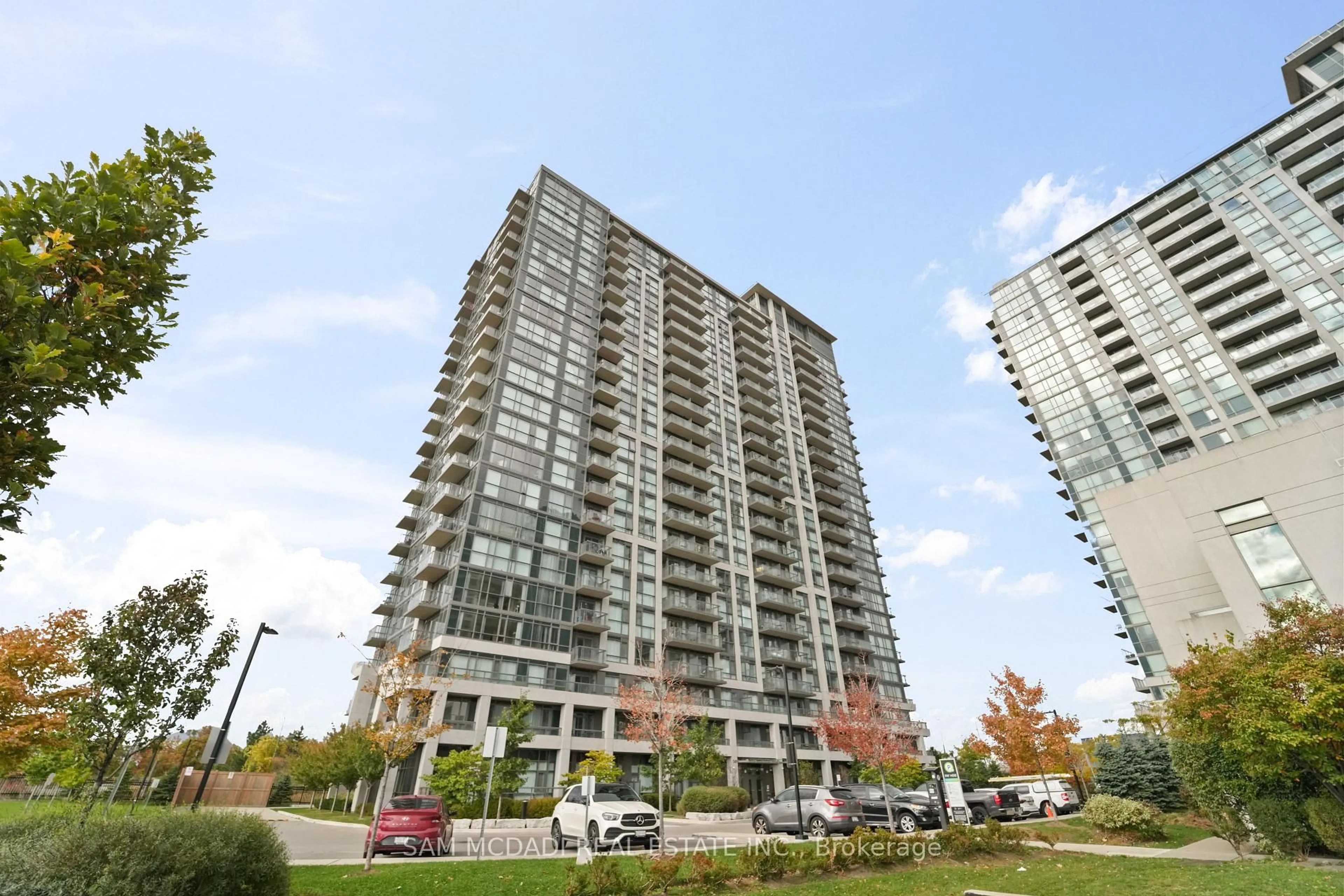 Patio, building for 349 Rathburn Rd #207, Mississauga Ontario L5B 0G9