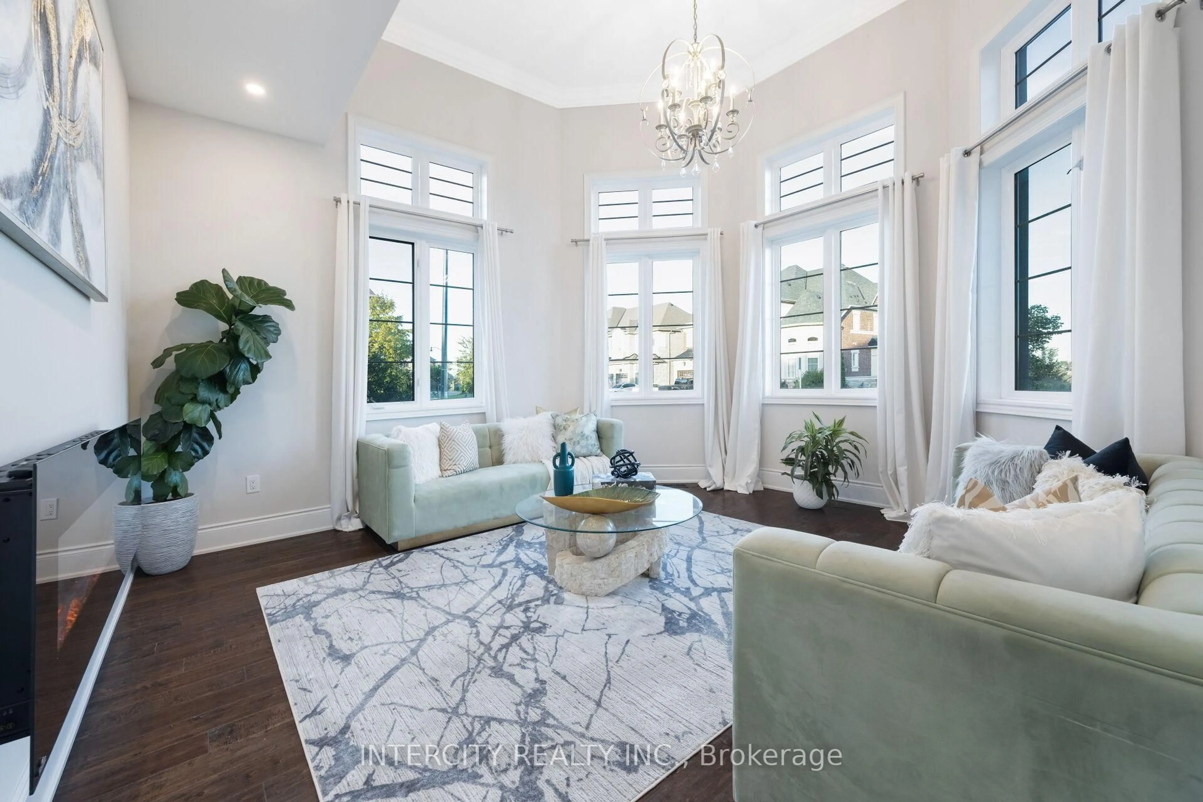 Living room with furniture, unknown for 29 Chiming Rd, Brampton Ontario L6P 4E1