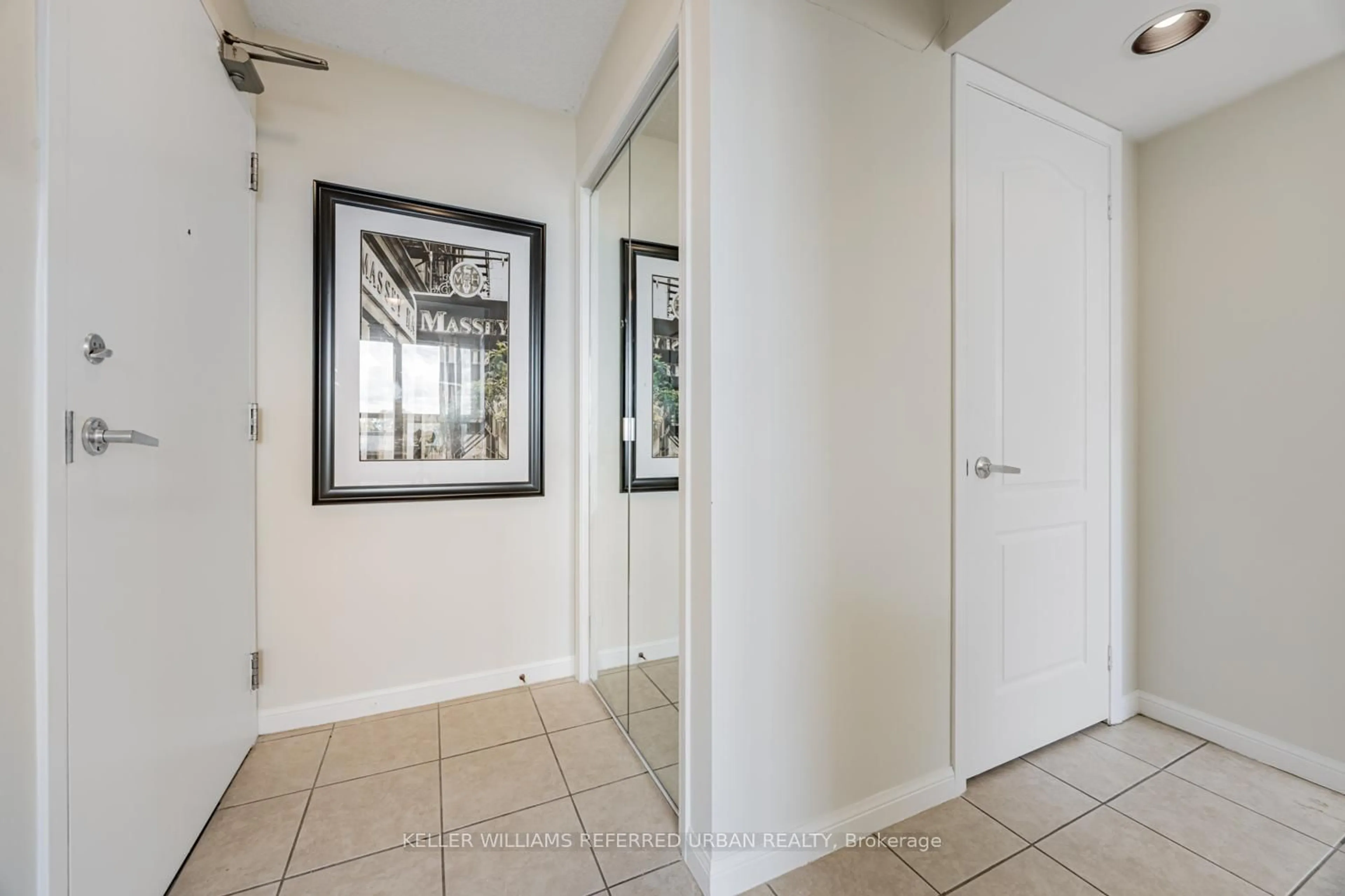 Indoor entryway for 4 Elsinore Path #511, Toronto Ontario M8V 4G7