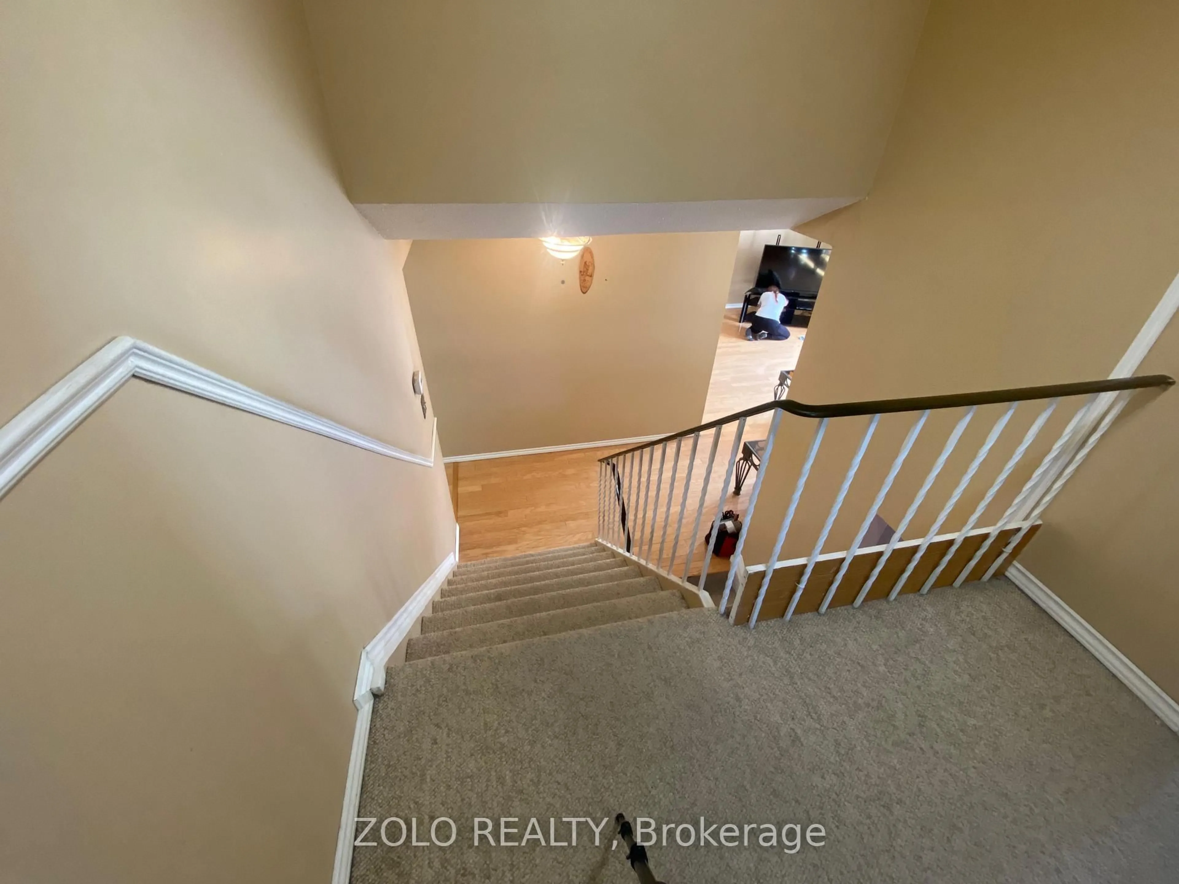 Stairs for 142 Parkview Dr, Orangeville Ontario L9W 3J4