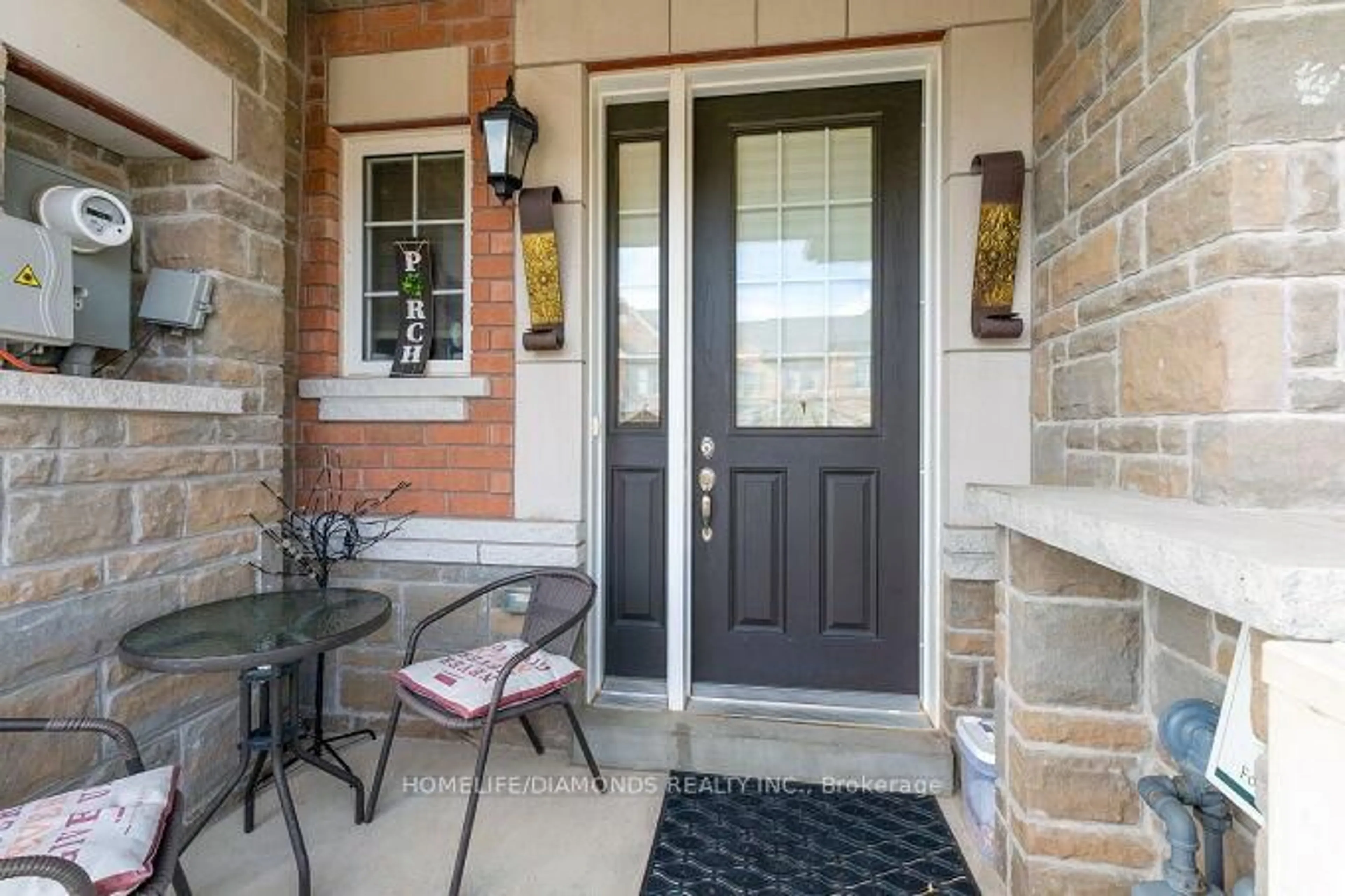 Indoor entryway for 4 FOLIAGE Dr, Brampton Ontario L7A 4M6