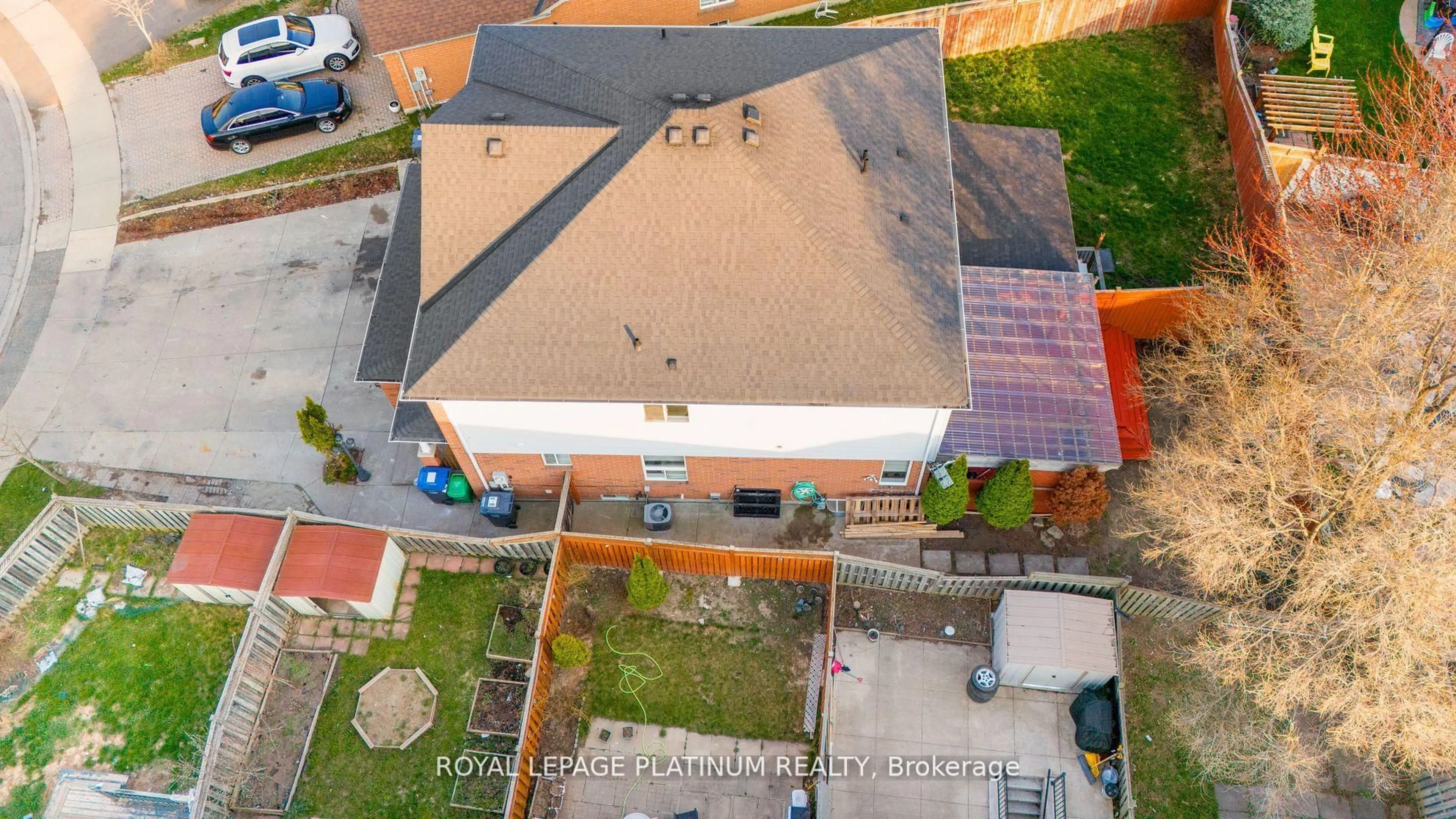 A pic from outside/outdoor area/front of a property/back of a property/a pic from drone, unknown for 102 Bunchberry Way, Brampton Ontario L6R 2E8
