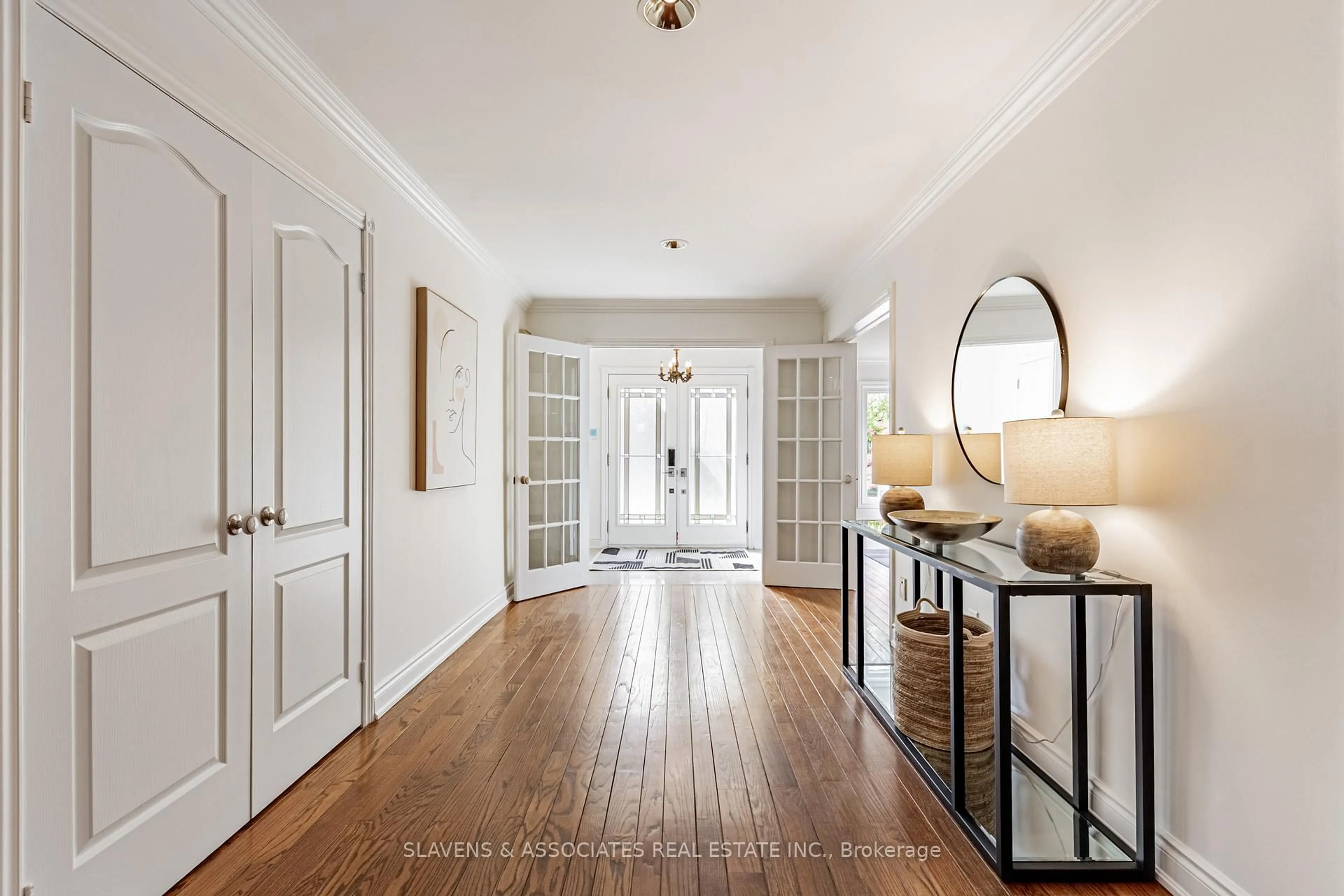Indoor entryway for 2397 Marisa Crt, Mississauga Ontario L5K 2P7