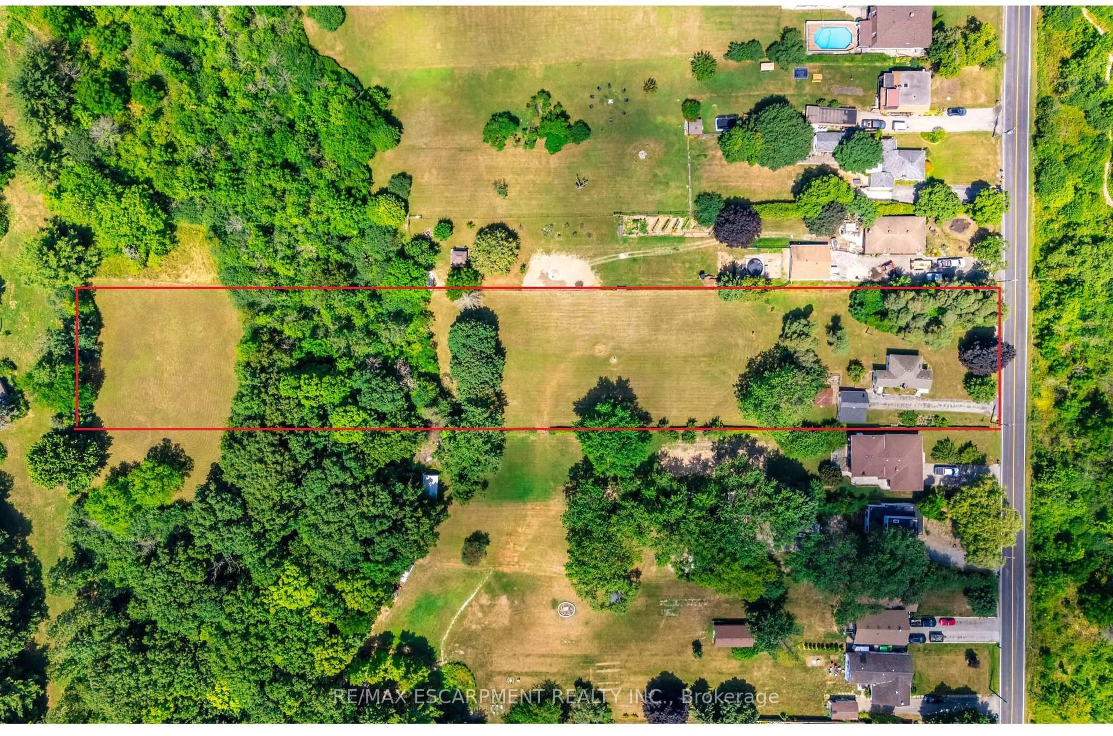 A pic from outside/outdoor area/front of a property/back of a property/a pic from drone, forest/trees view for 1412 Old York Rd, Burlington Ontario L7P 4Z5