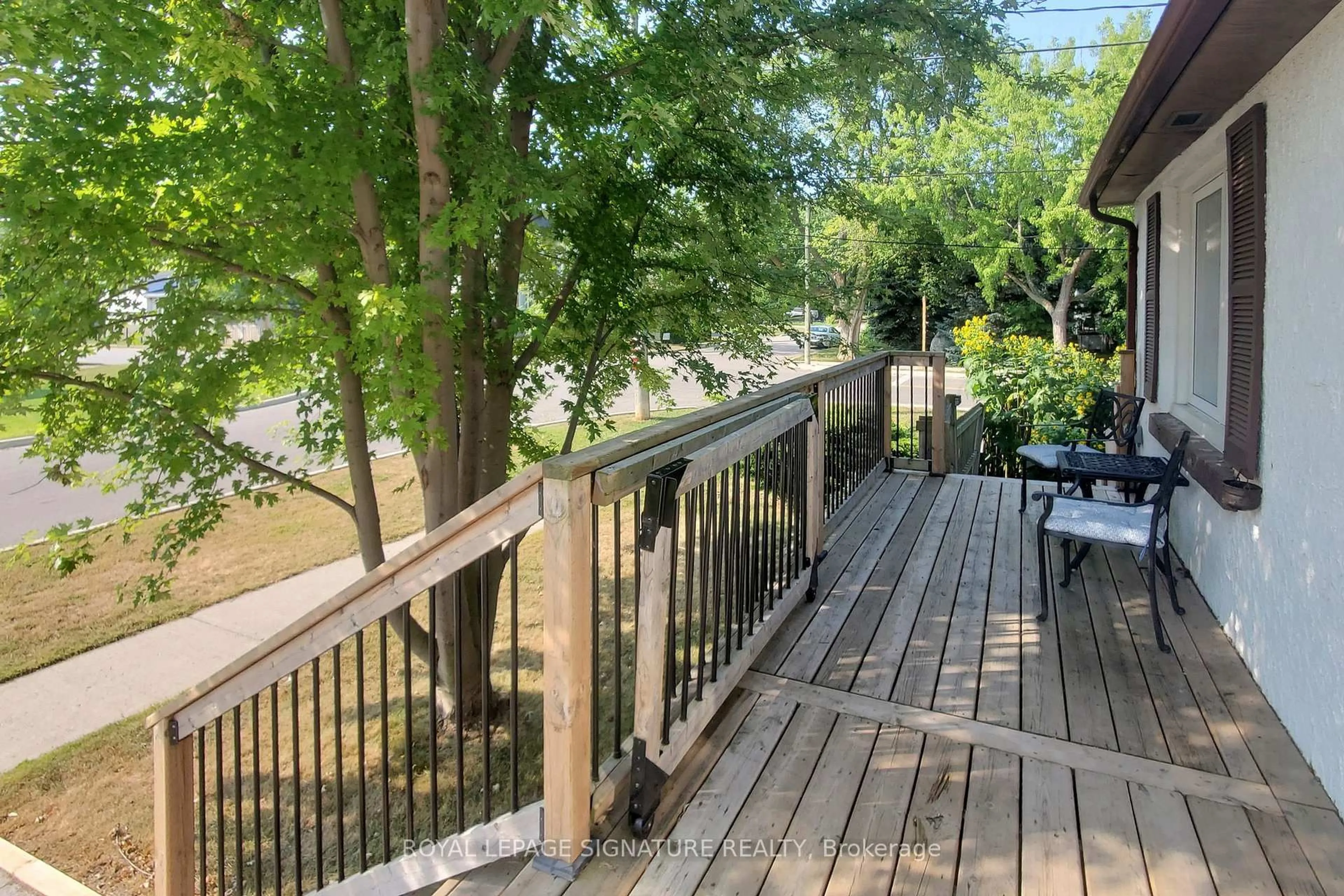 Patio, water/lake/river/ocean view for 871 Tenth St, Mississauga Ontario L5E 1S8