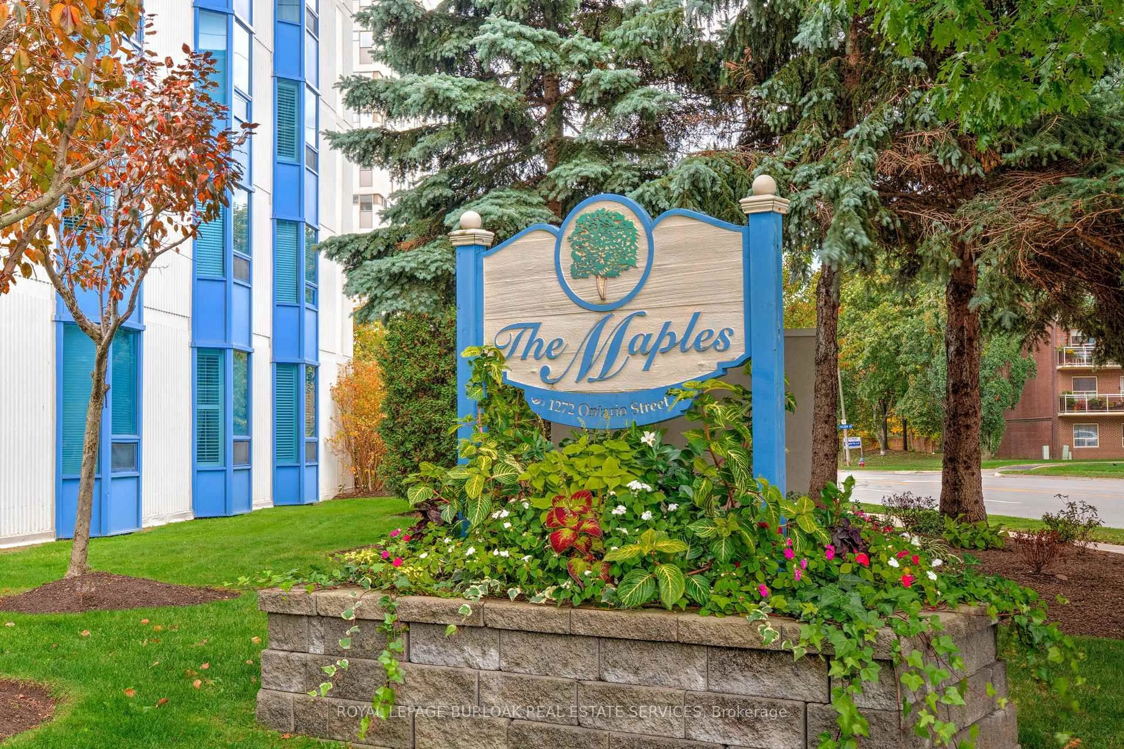 Indoor foyer for 1272 Ontario St #204, Burlington Ontario L7S 2L8