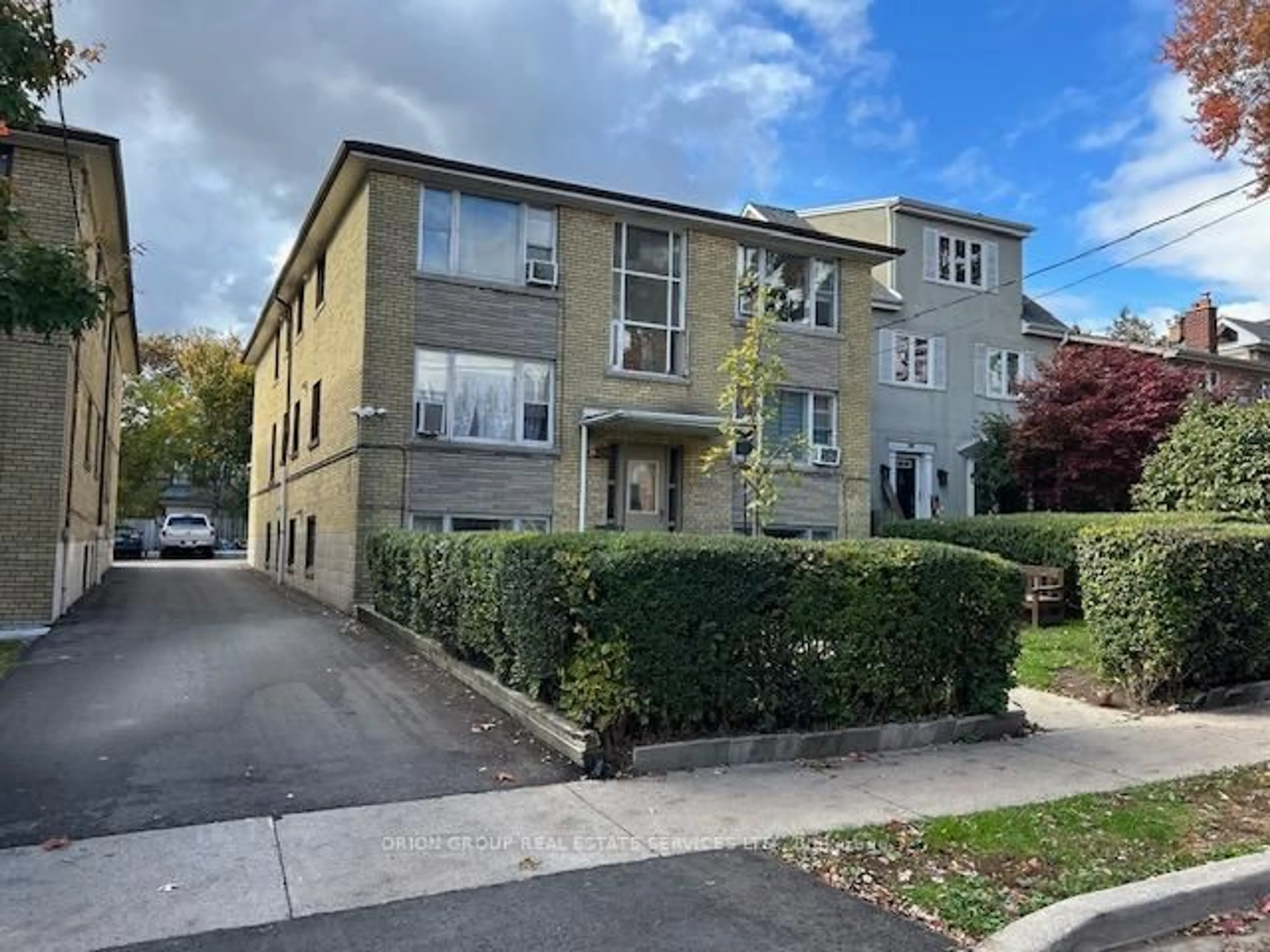 A pic from outside/outdoor area/front of a property/back of a property/a pic from drone, street for 46 Albert Ave, Toronto Ontario M8V 2L7