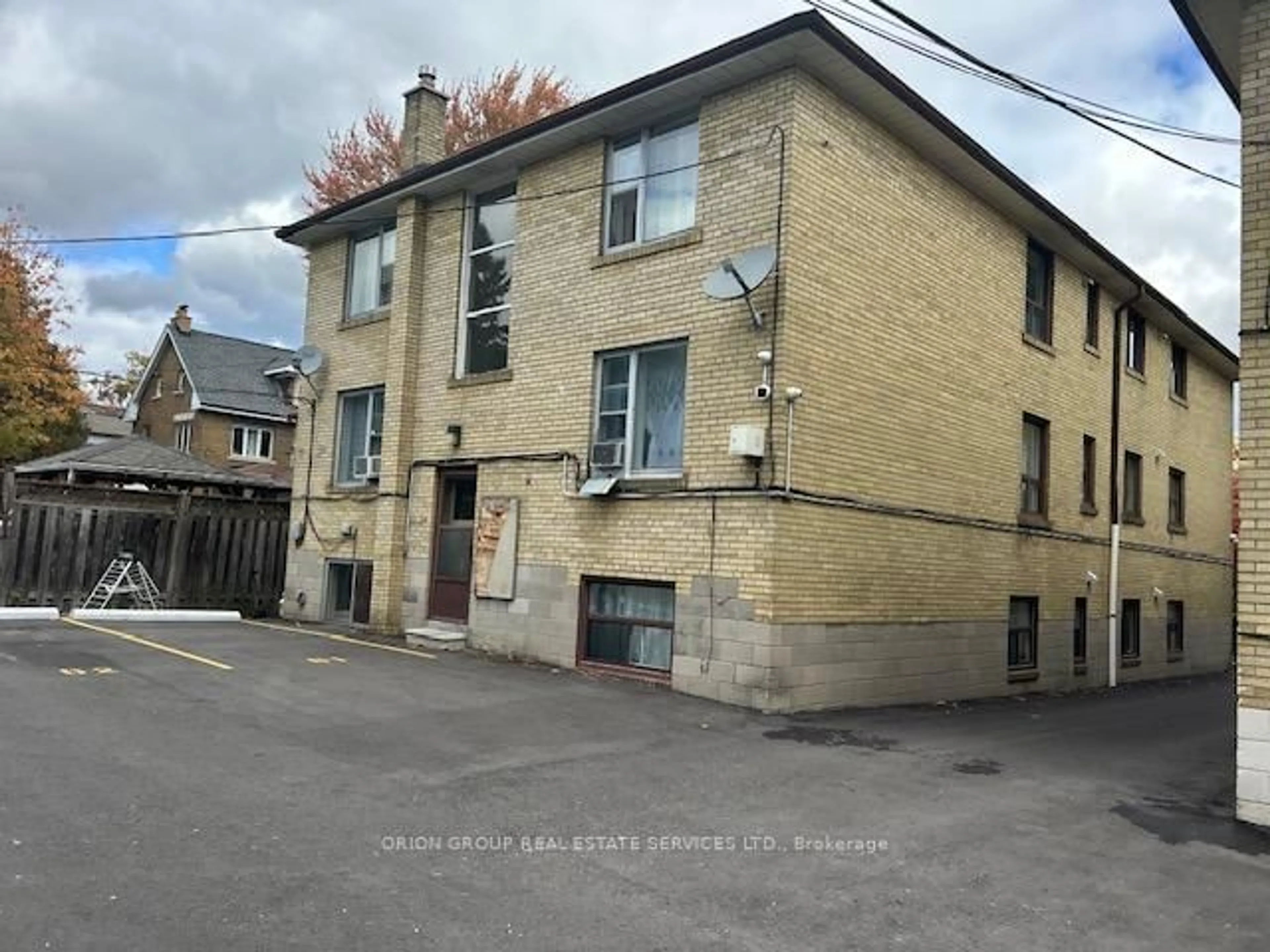 A pic from outside/outdoor area/front of a property/back of a property/a pic from drone, building for 46 Albert Ave, Toronto Ontario M8V 2L7