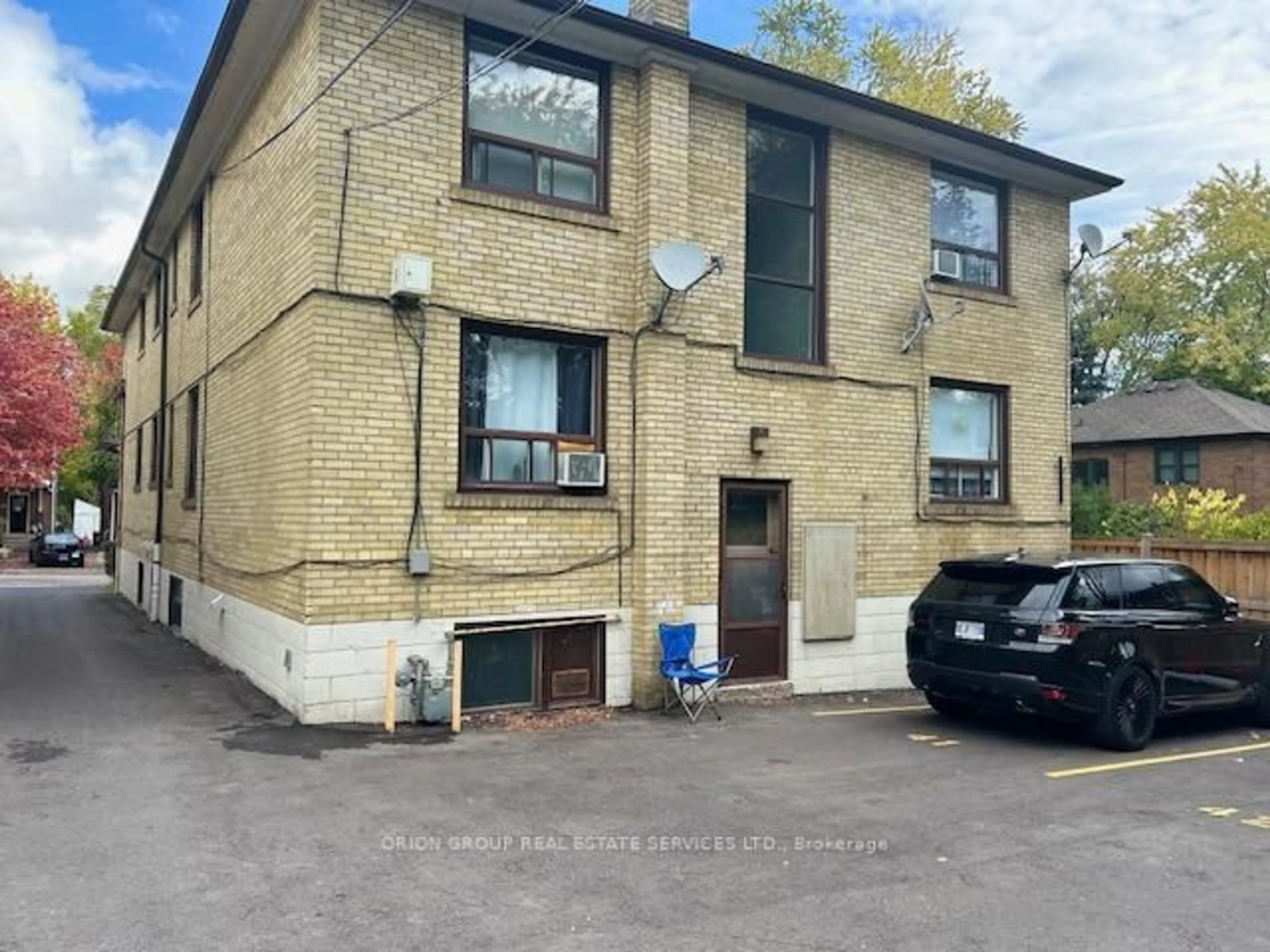 A pic from outside/outdoor area/front of a property/back of a property/a pic from drone, building for 44 Albert Ave, Toronto Ontario M8V 2L7
