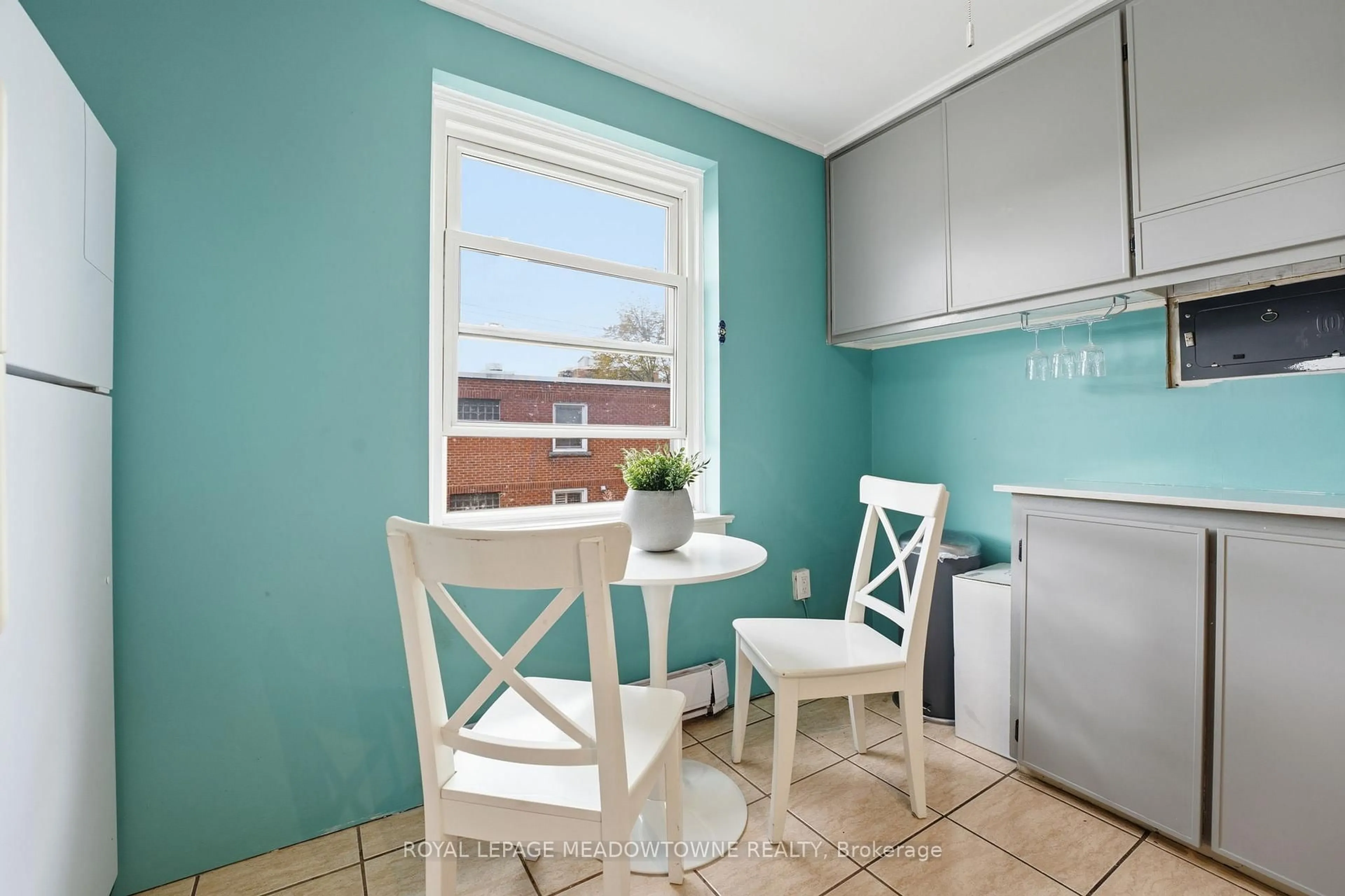 Standard kitchen, unknown for 1351 Lakeshore Rd #15, Burlington Ontario L7S 1B1