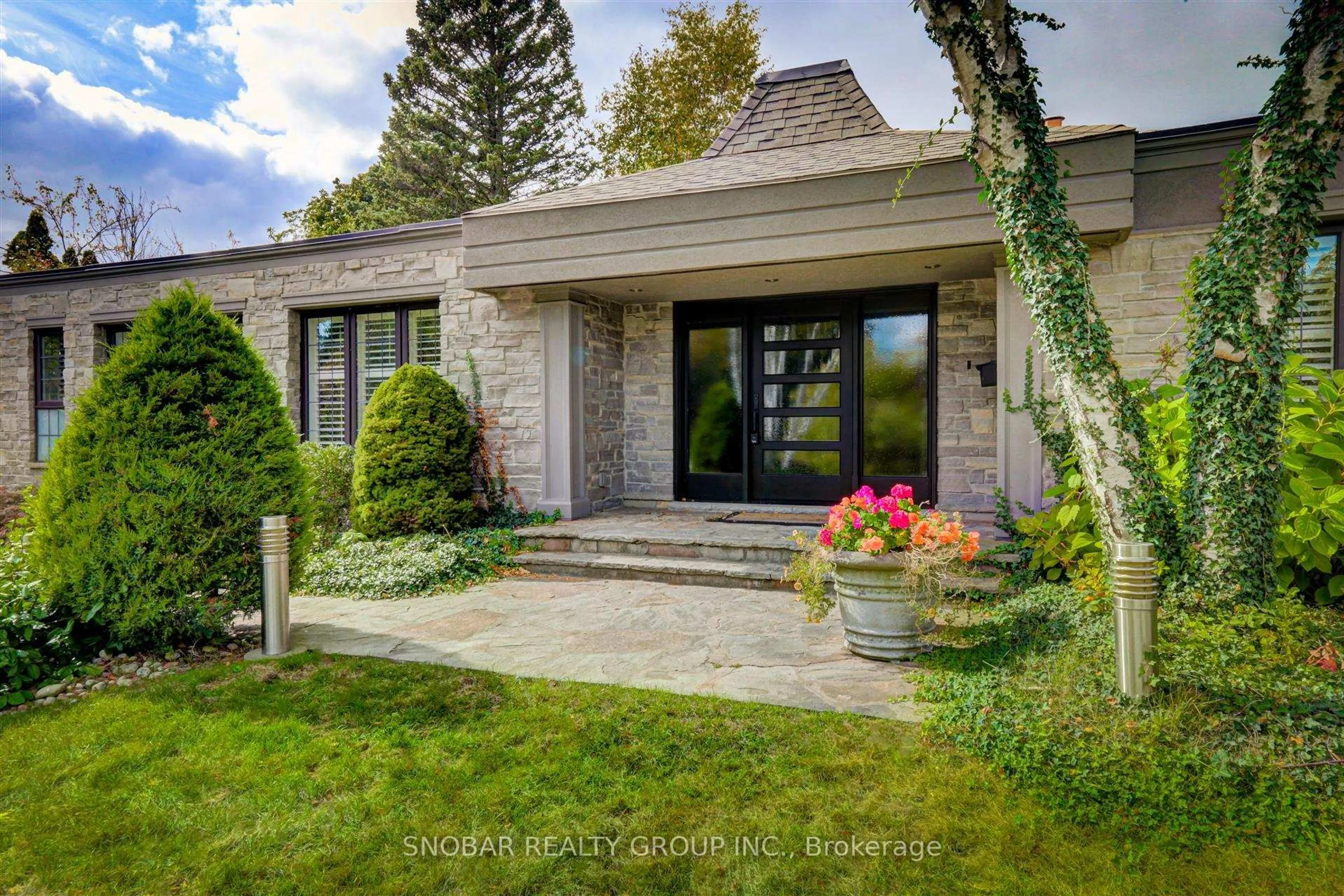 Home with brick exterior material, street for 722 Nautalex Crt, Mississauga Ontario L5H 1A7