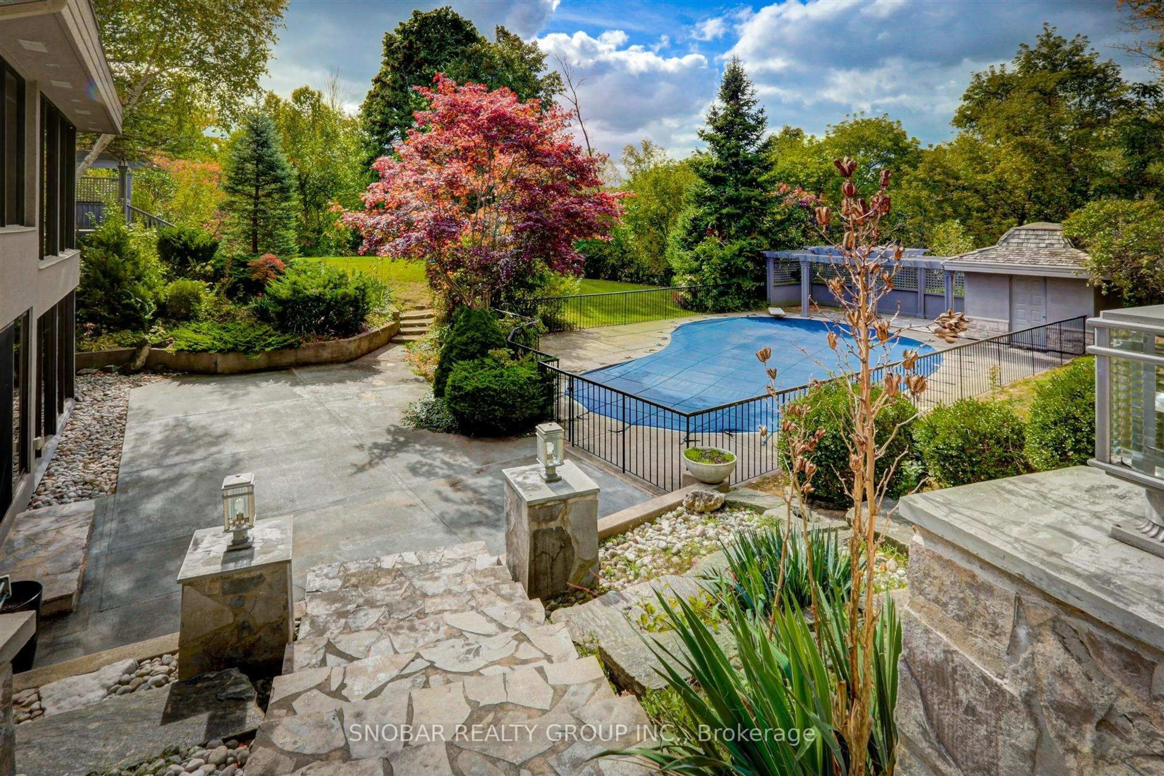 Patio, water/lake/river/ocean view for 722 Nautalex Crt, Mississauga Ontario L5H 1A7