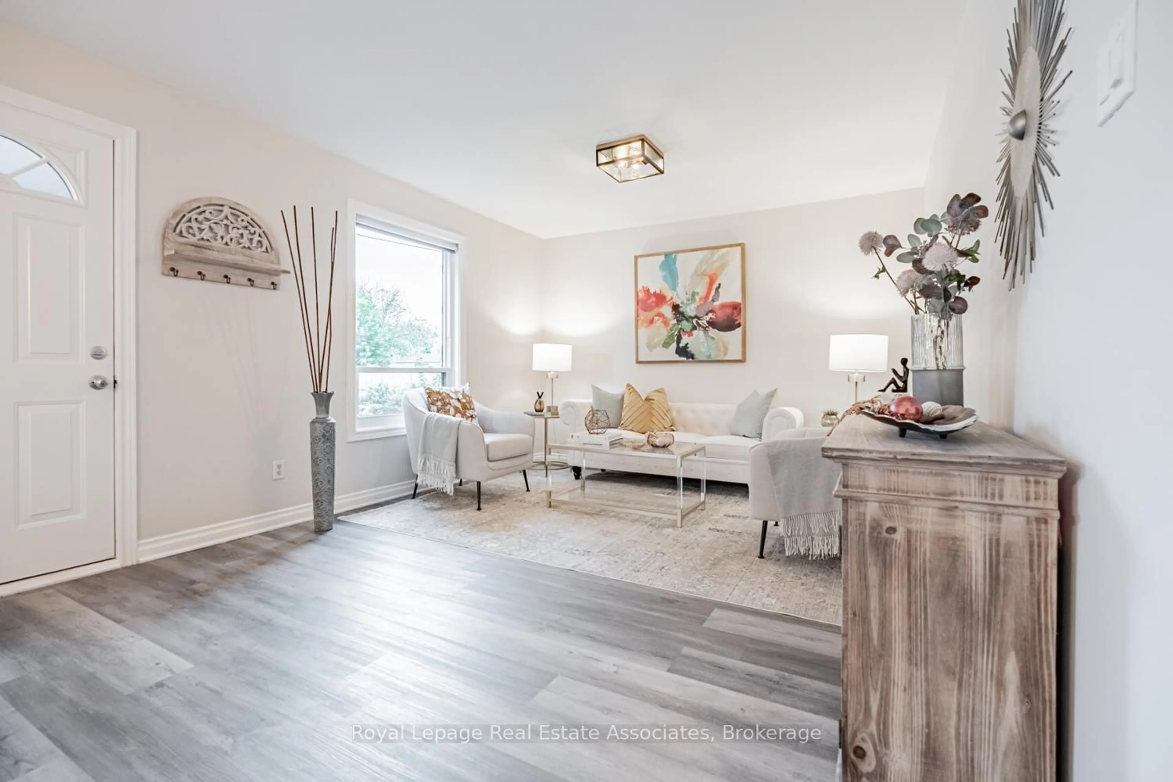 Living room with furniture, wood/laminate floor for 1094 Eastmount Ave, Mississauga Ontario L5E 1Z4