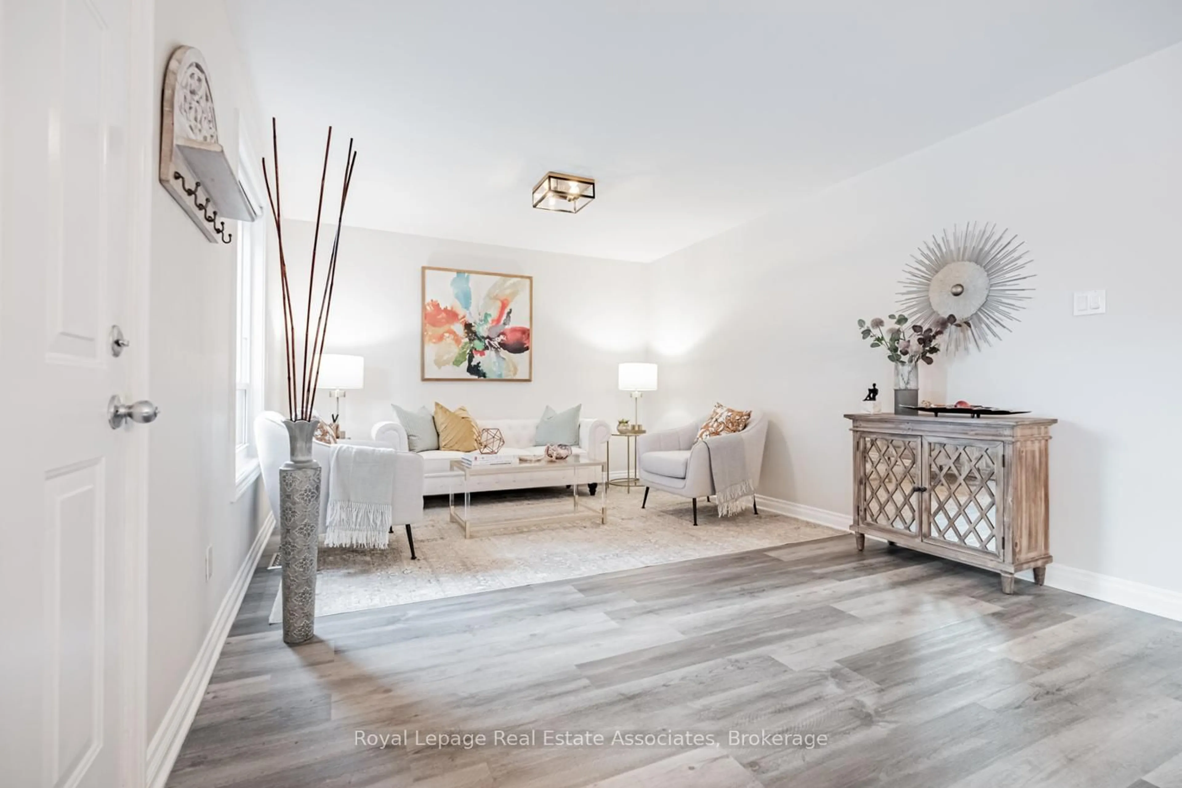 Living room with furniture, wood/laminate floor for 1094 Eastmount Ave, Mississauga Ontario L5E 1Z4