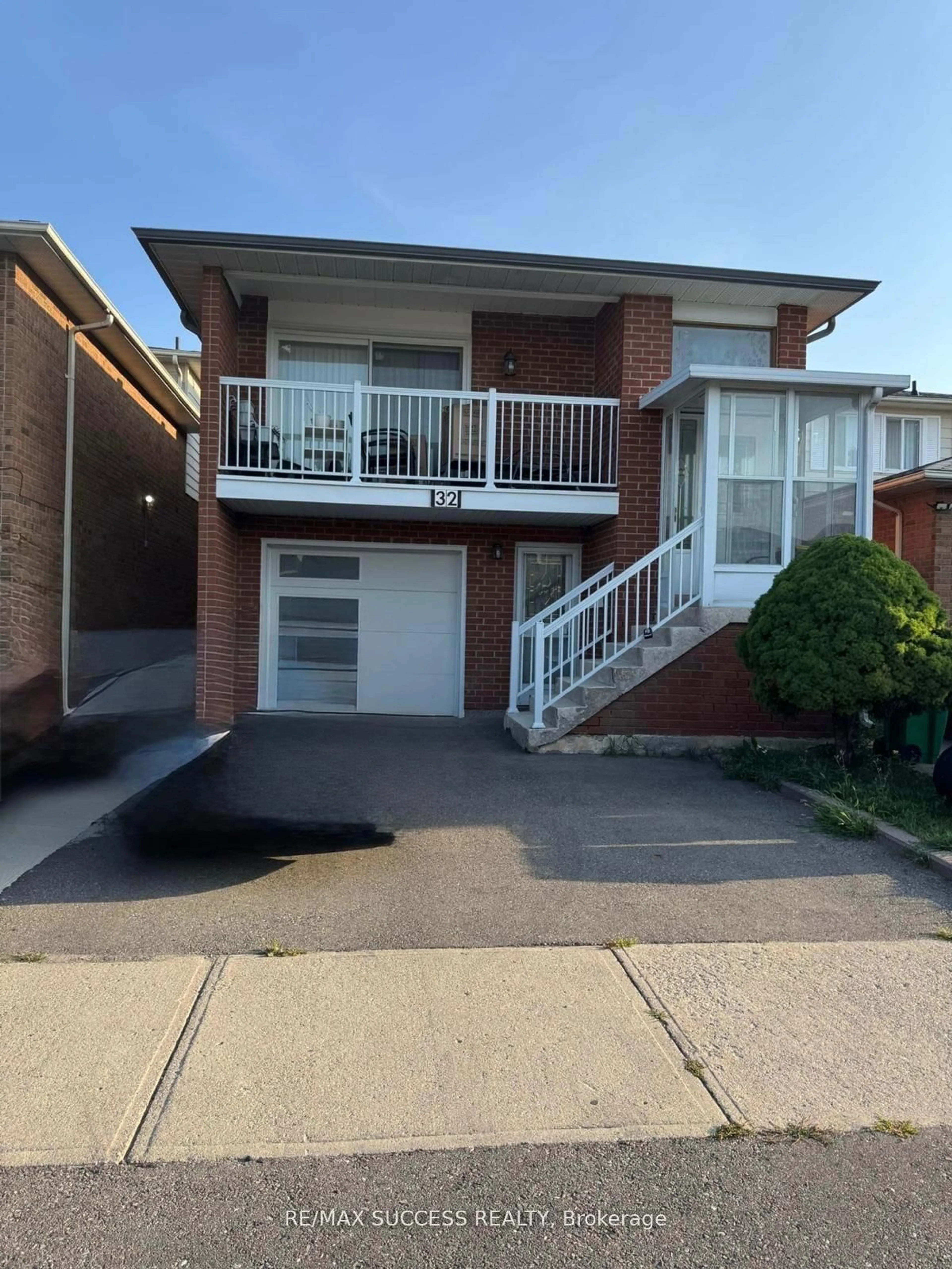 Home with brick exterior material, street for 32 Martindale Cres, Brampton Ontario L6X 2T9
