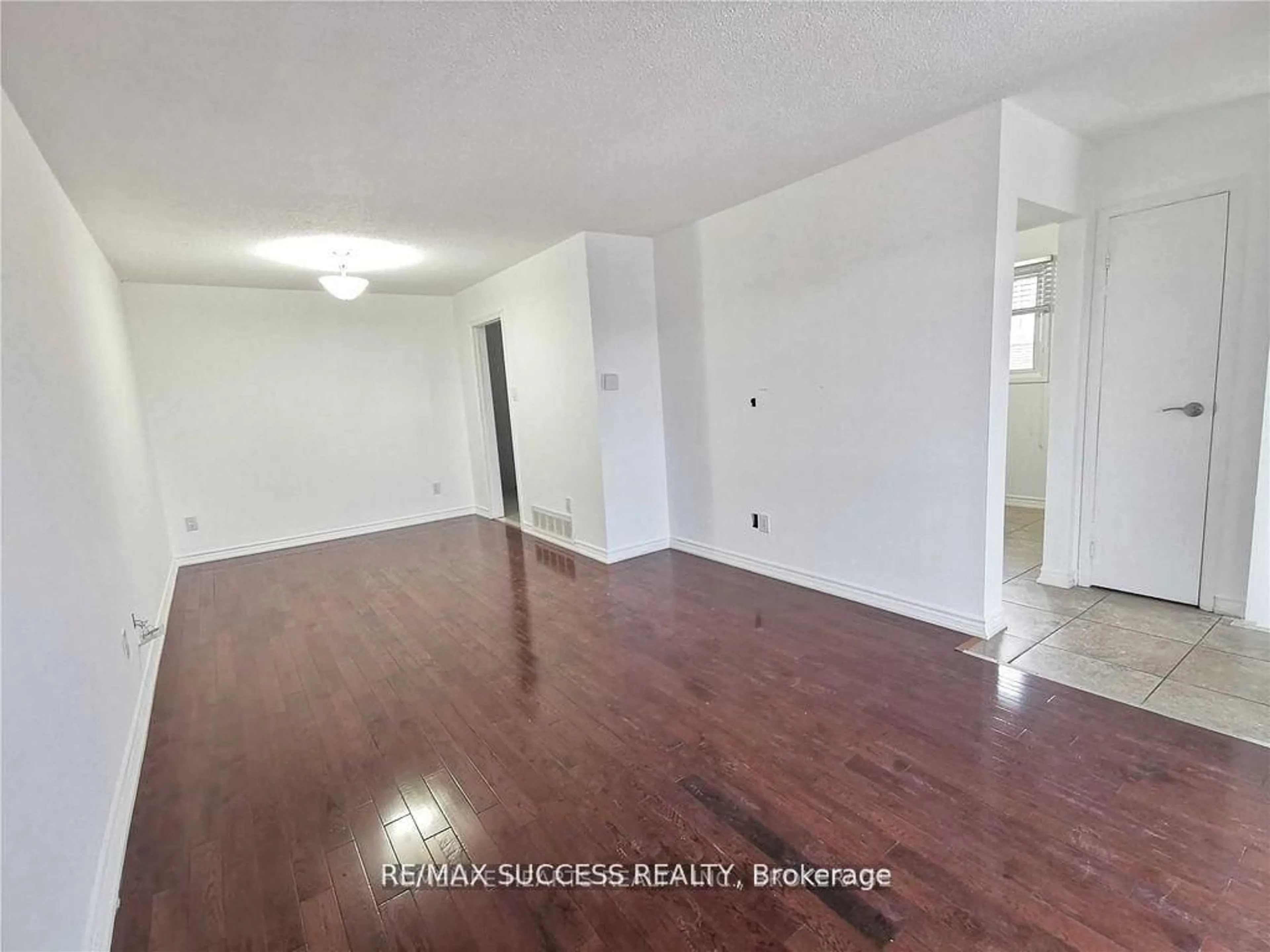 A pic of a room for 32 Martindale Cres, Brampton Ontario L6X 2T9