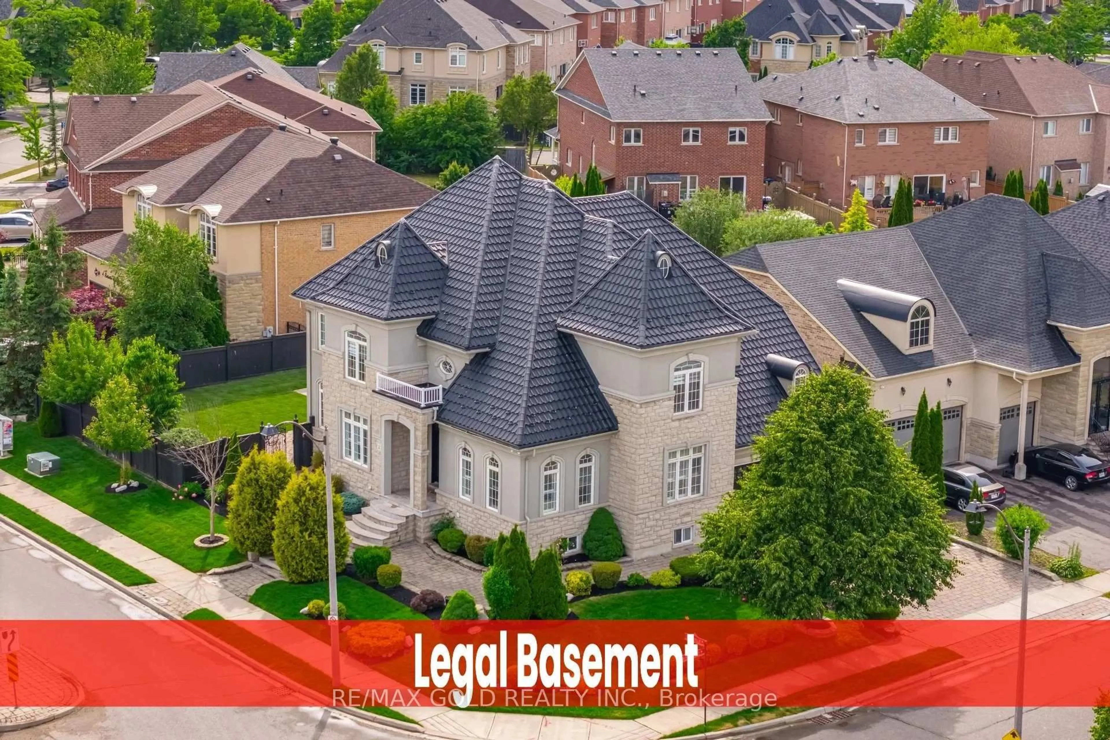 A pic from outside/outdoor area/front of a property/back of a property/a pic from drone, building for 2 Belleville Dr, Brampton Ontario L6P 1V7