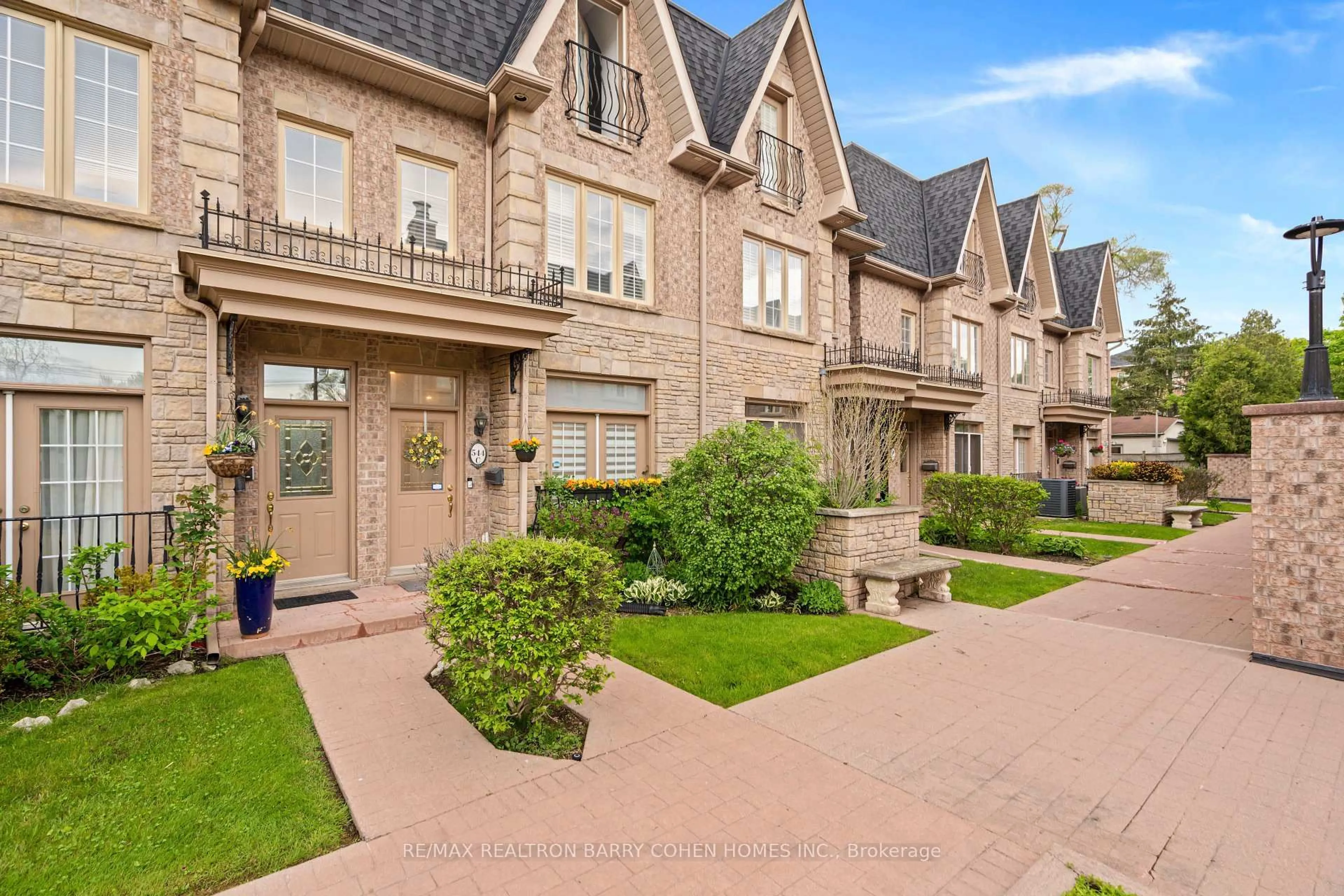 Unknown for 544C Scarlett Rd, Toronto Ontario M9P 2S2