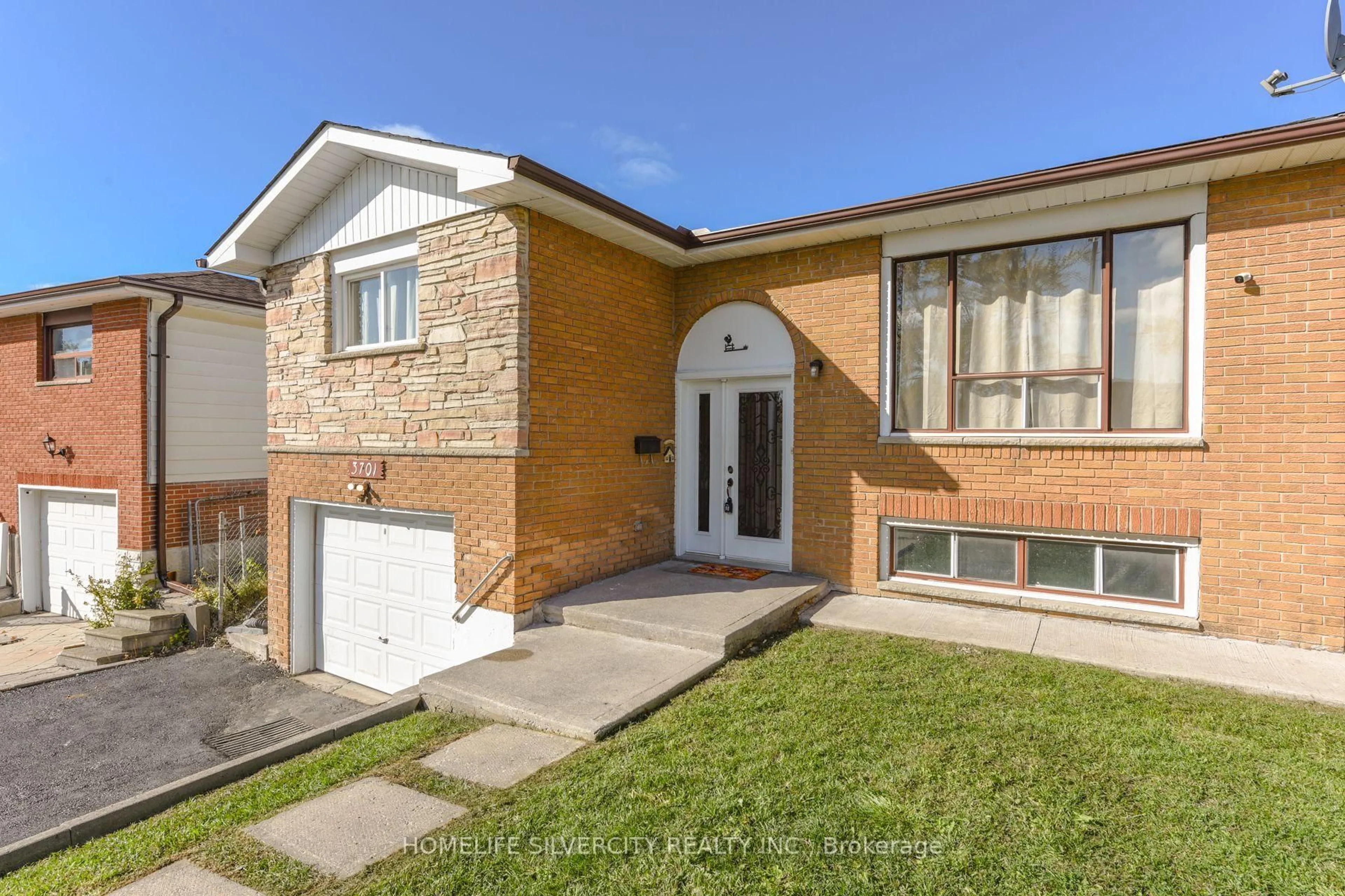 Home with brick exterior material, street for 3701 Keenan Cres, Mississauga Ontario L4T 3M1