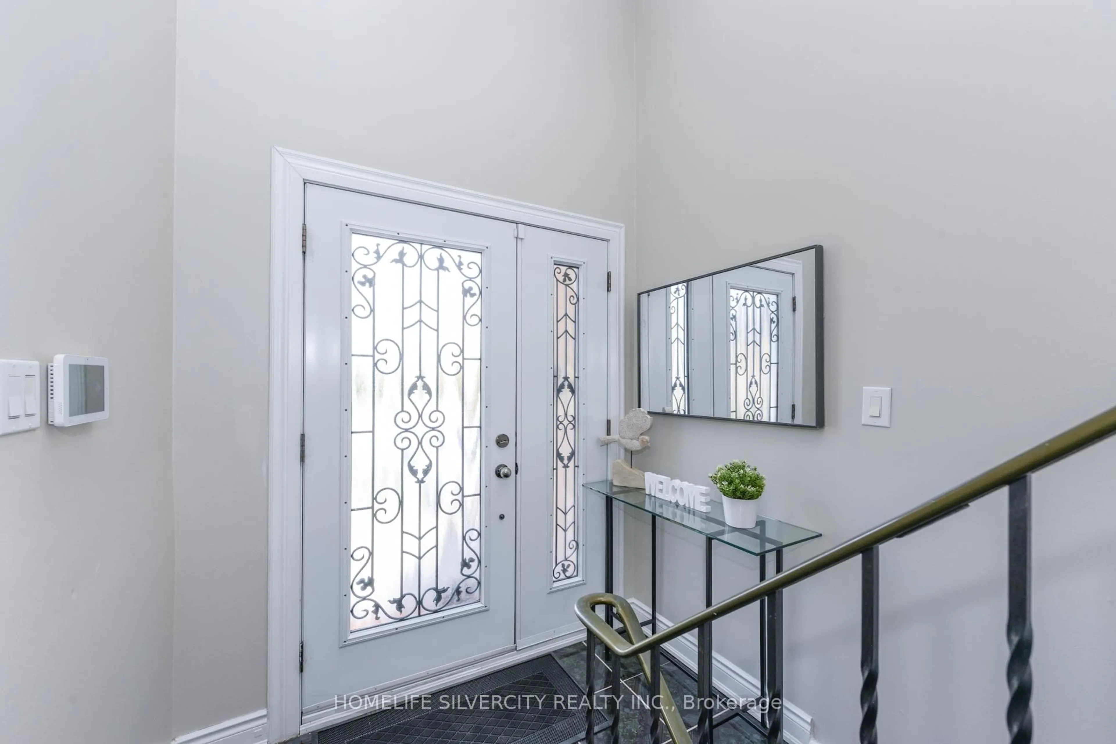 Indoor entryway for 3701 Keenan Cres, Mississauga Ontario L4T 3M1