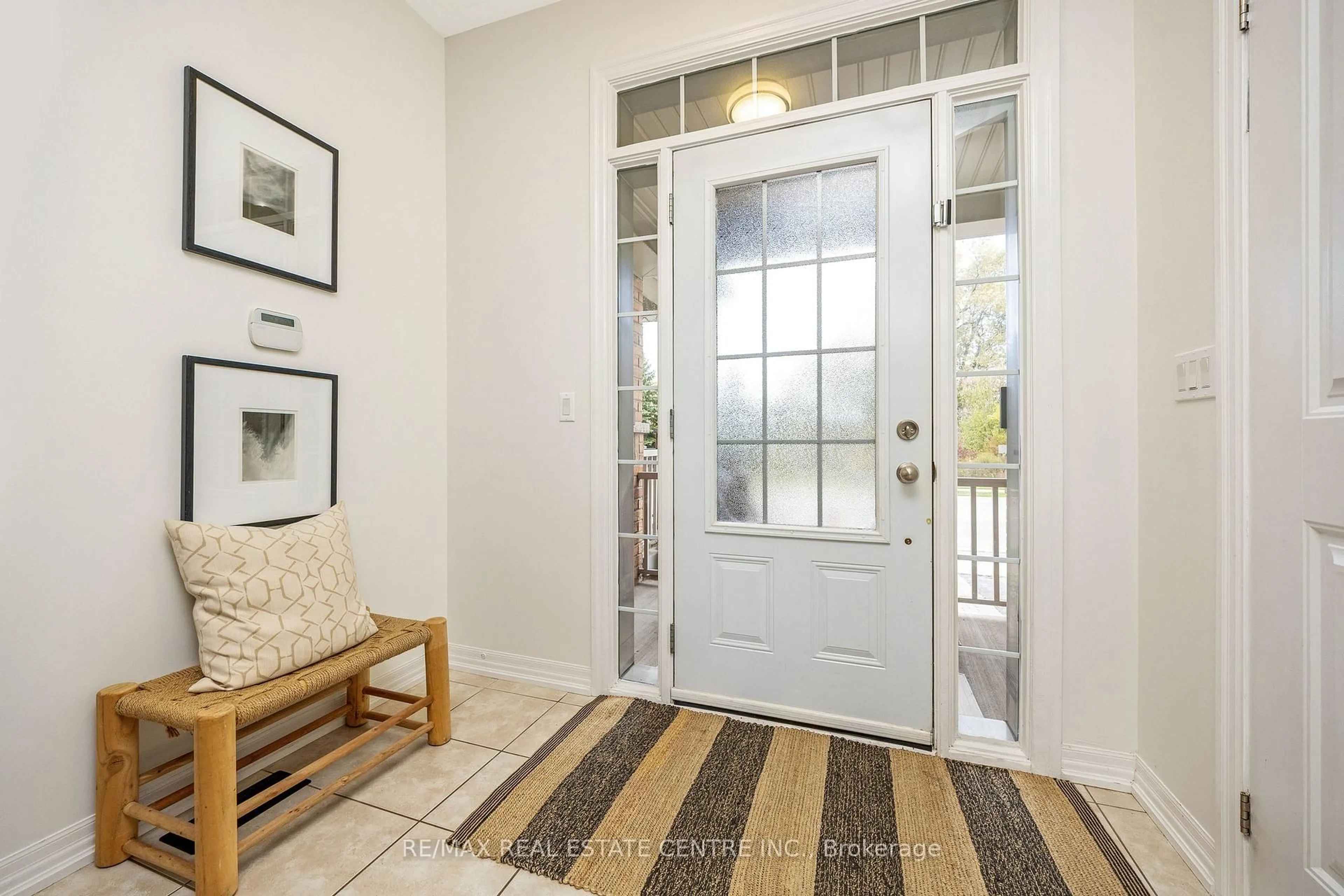 Indoor entryway for 6 Whitmer St, Milton Ontario L9T 0R5