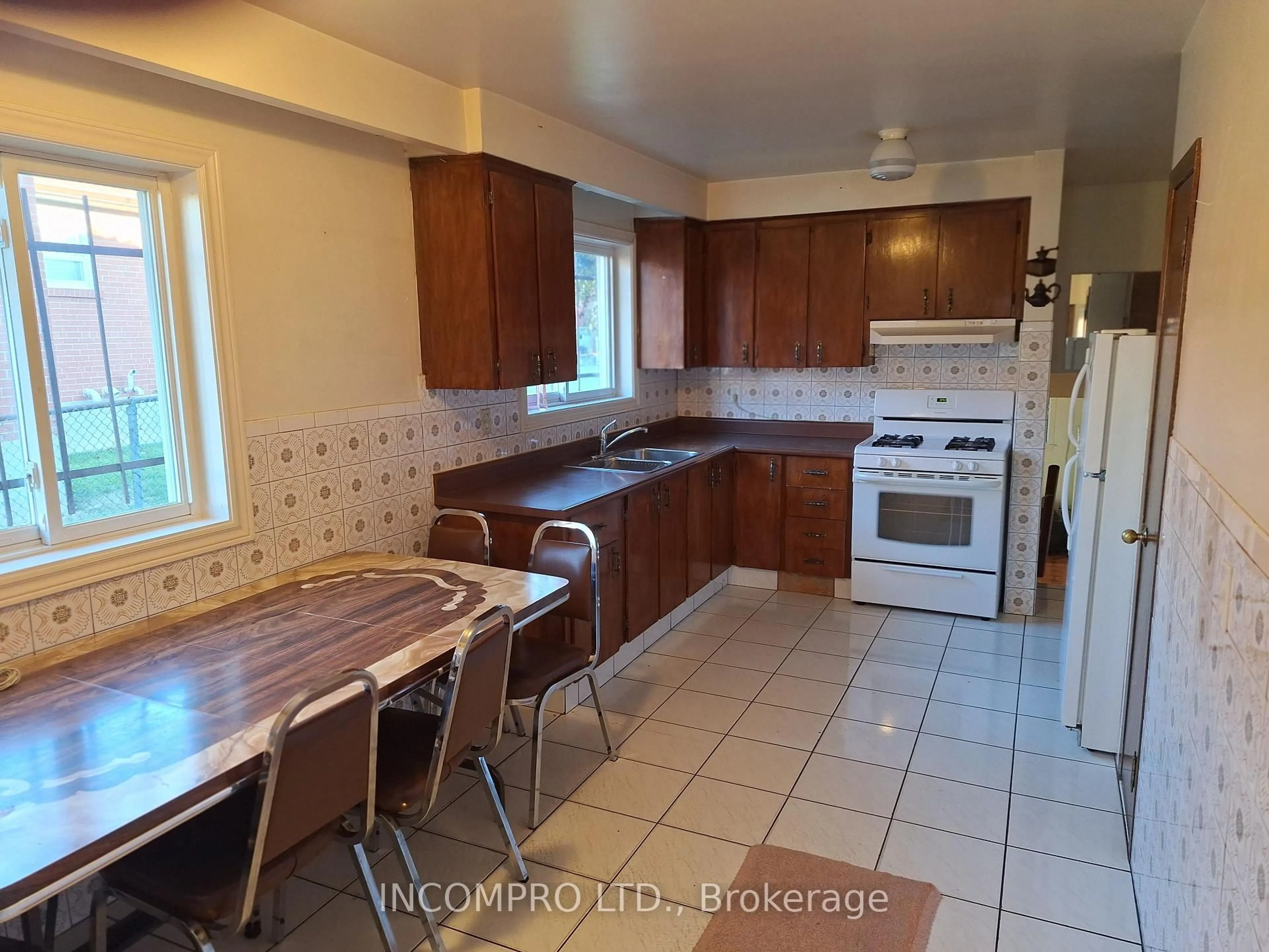 Standard kitchen, unknown for 135 Derrydown Rd, Toronto Ontario M3J 1R6