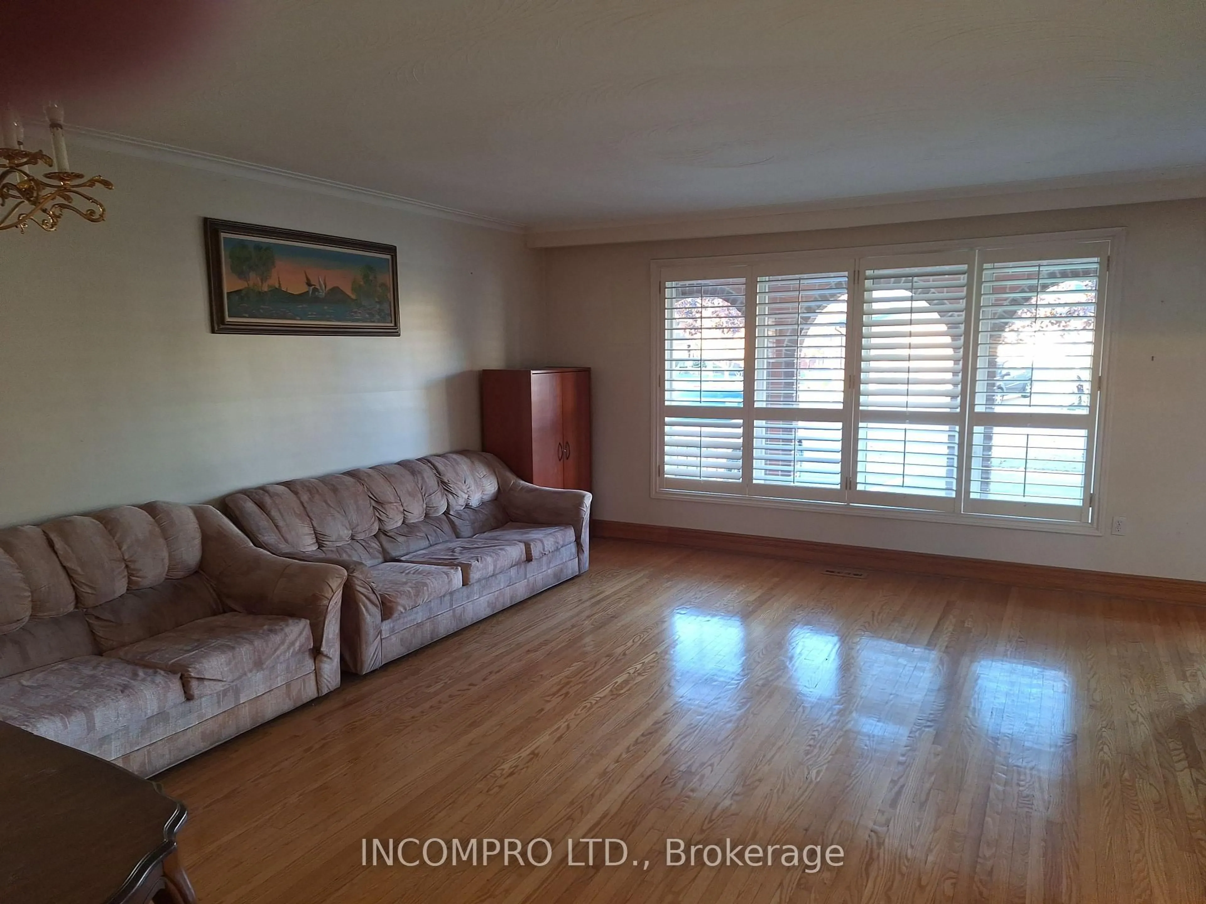 Unknown for 135 Derrydown Rd, Toronto Ontario M3J 1R6
