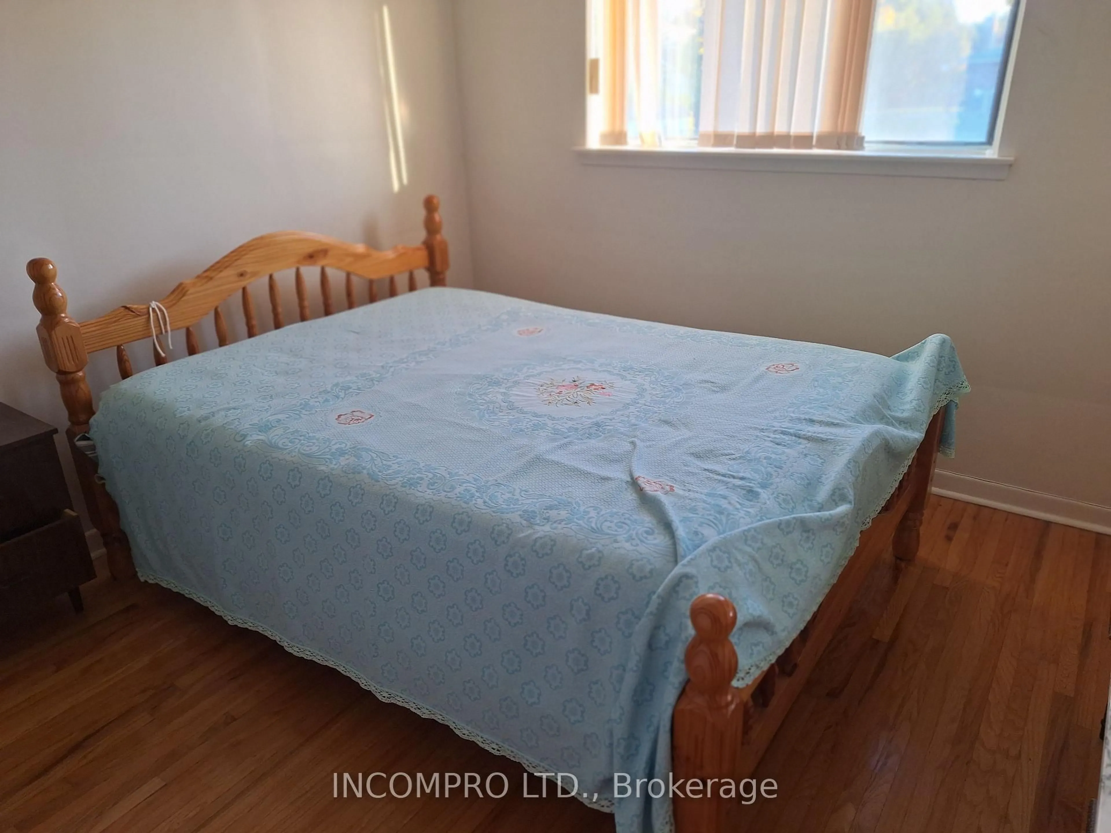 A pic of a room for 135 Derrydown Rd, Toronto Ontario M3J 1R6