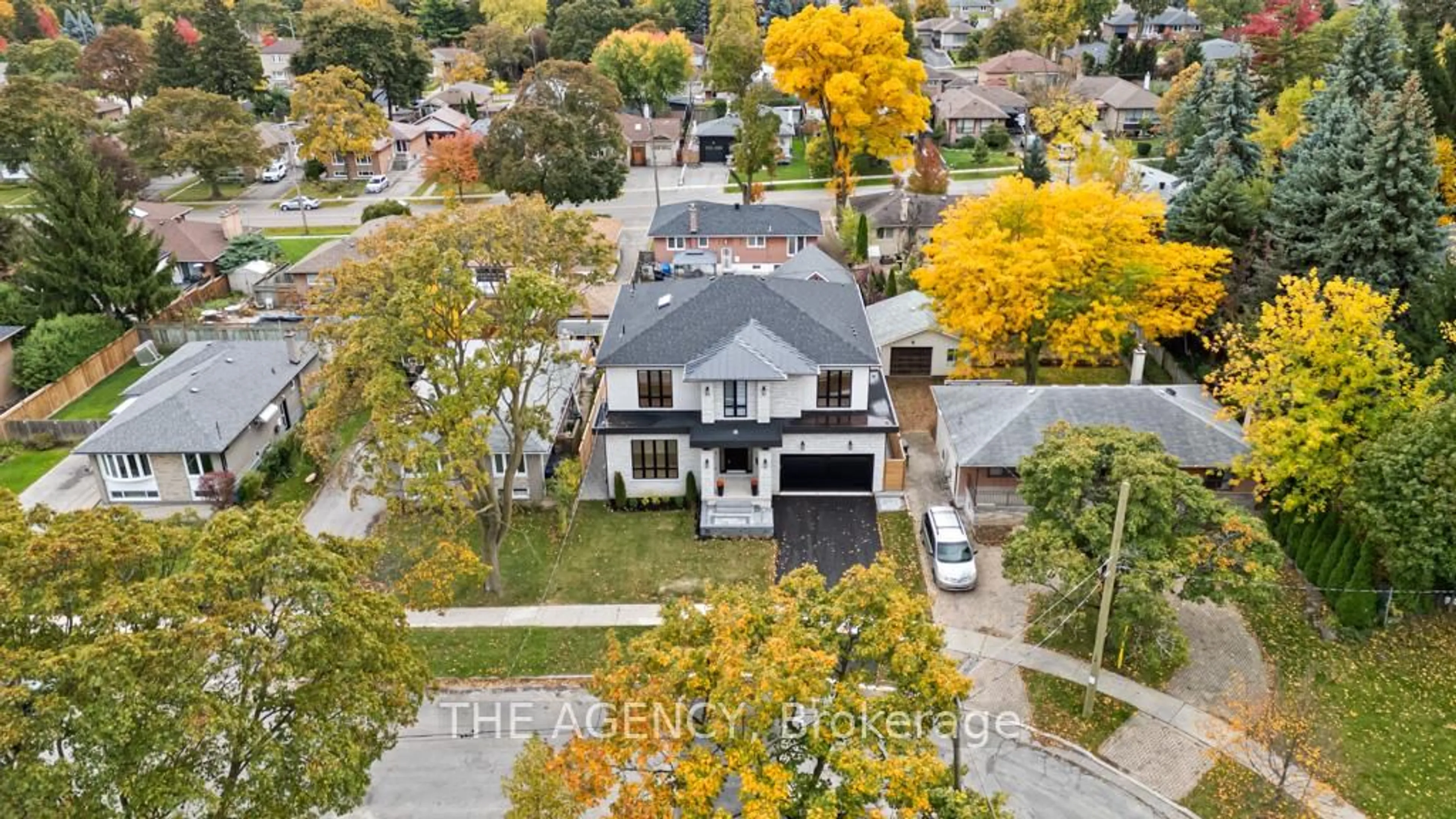 A pic from outside/outdoor area/front of a property/back of a property/a pic from drone, street for 15 Drury Lane, Toronto Ontario M9P 1P8