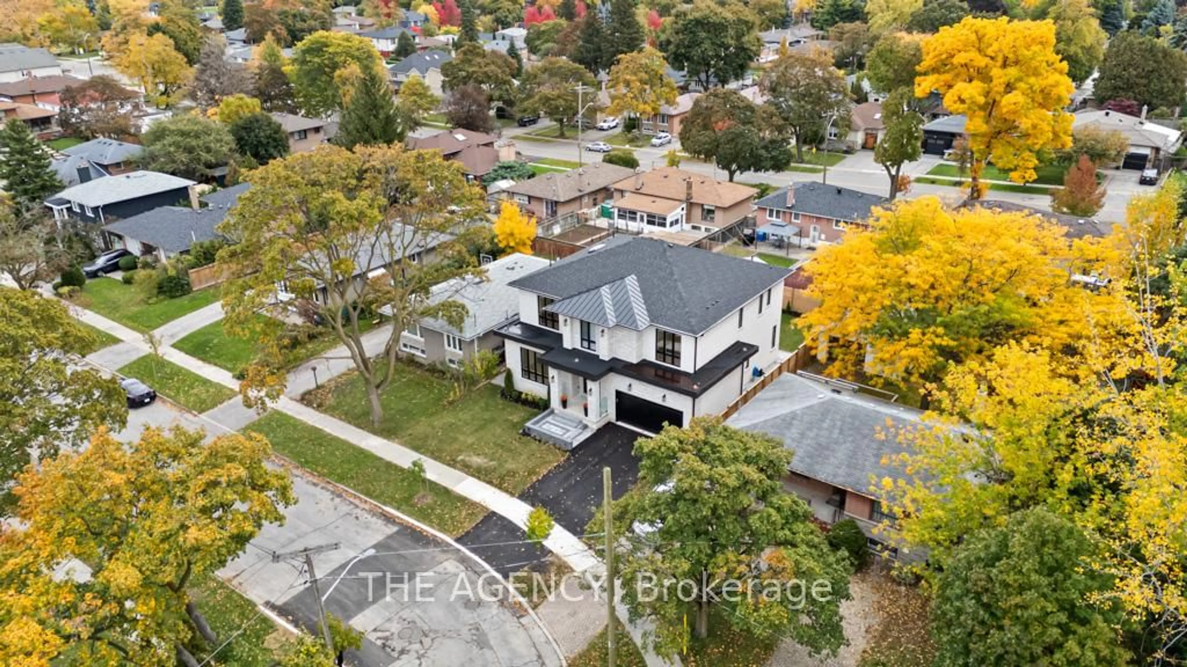 A pic from outside/outdoor area/front of a property/back of a property/a pic from drone, street for 15 Drury Lane, Toronto Ontario M9P 1P8