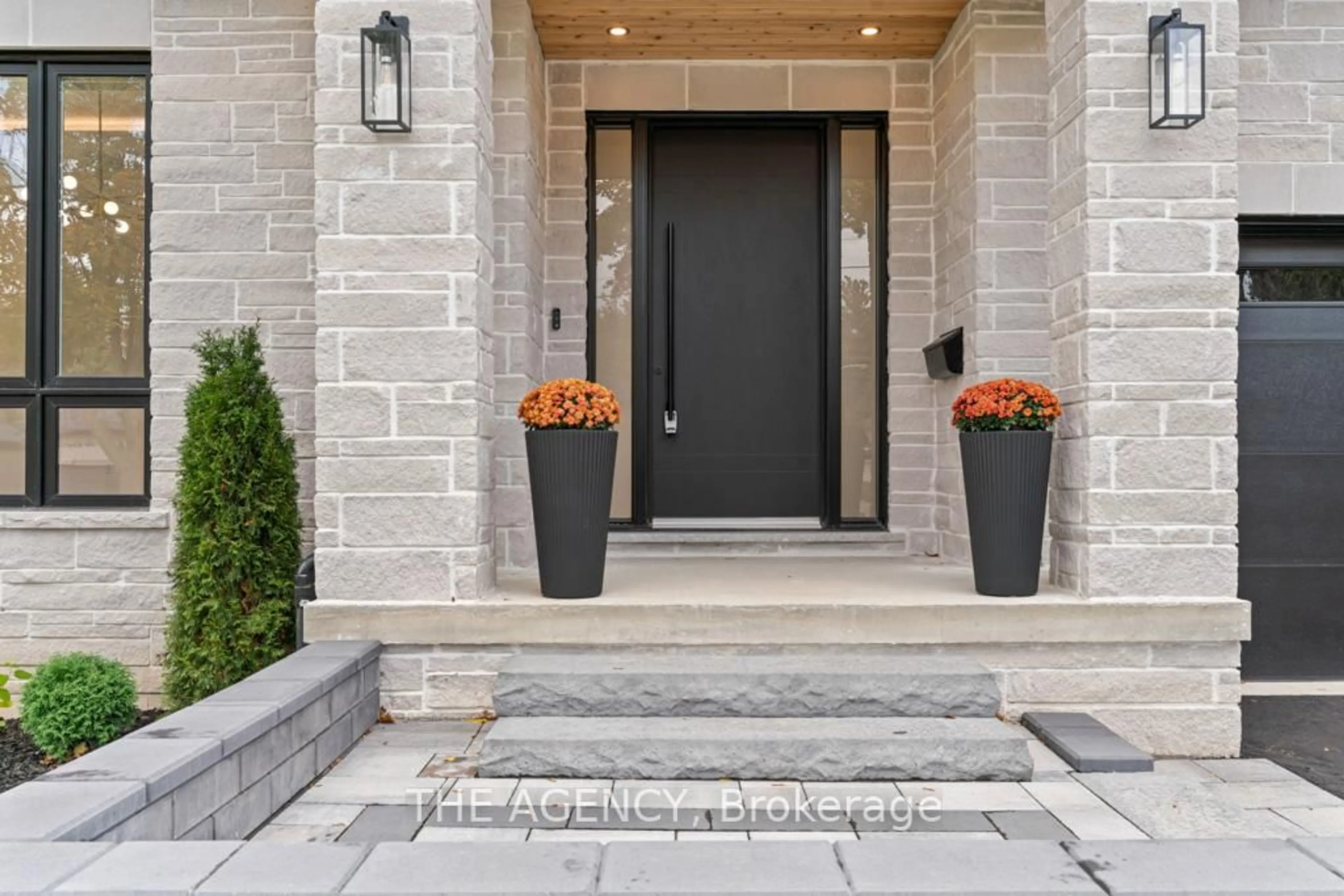 Indoor entryway for 15 Drury Lane, Toronto Ontario M9P 1P8