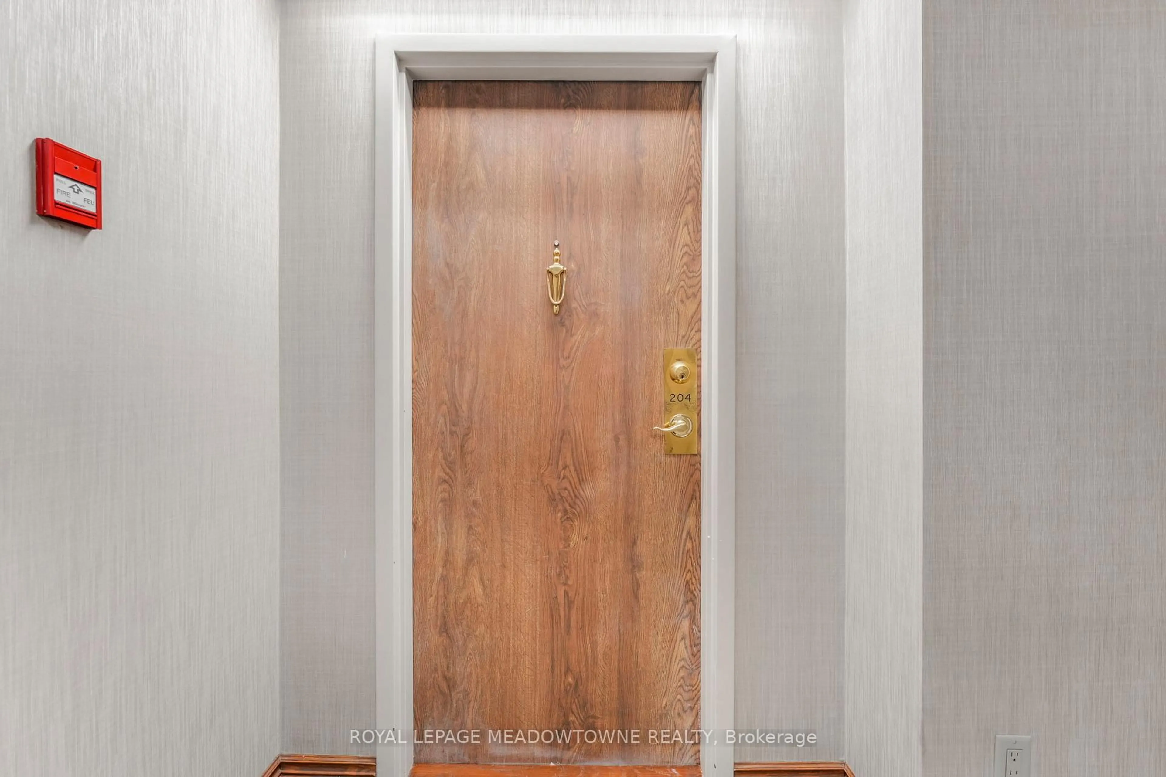 Indoor foyer for 4235 Sherwoodtowne Blvd #204, Mississauga Ontario L4Z 1W3