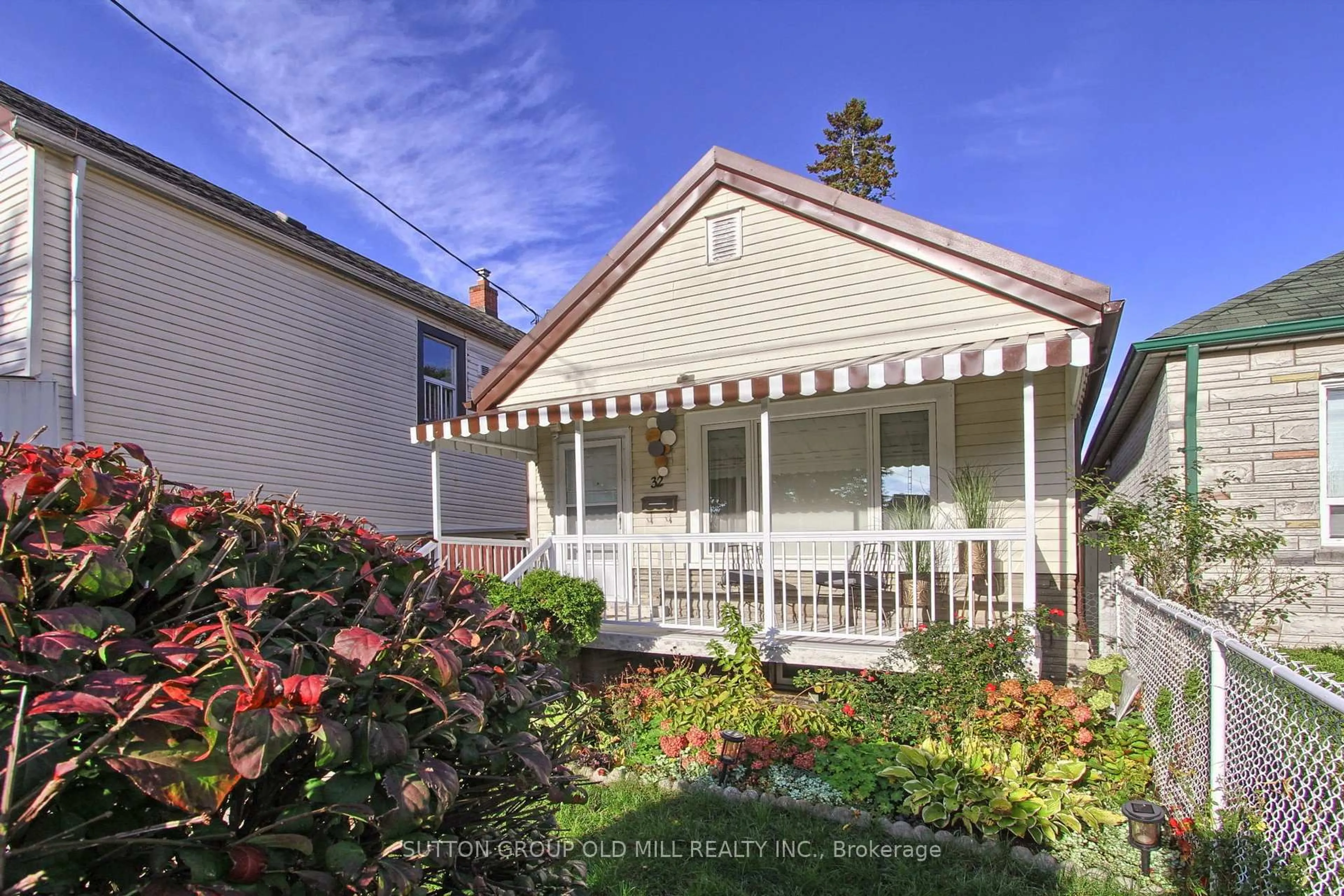 Patio, street for 32 Florence Cres, Toronto Ontario M6N 4E4