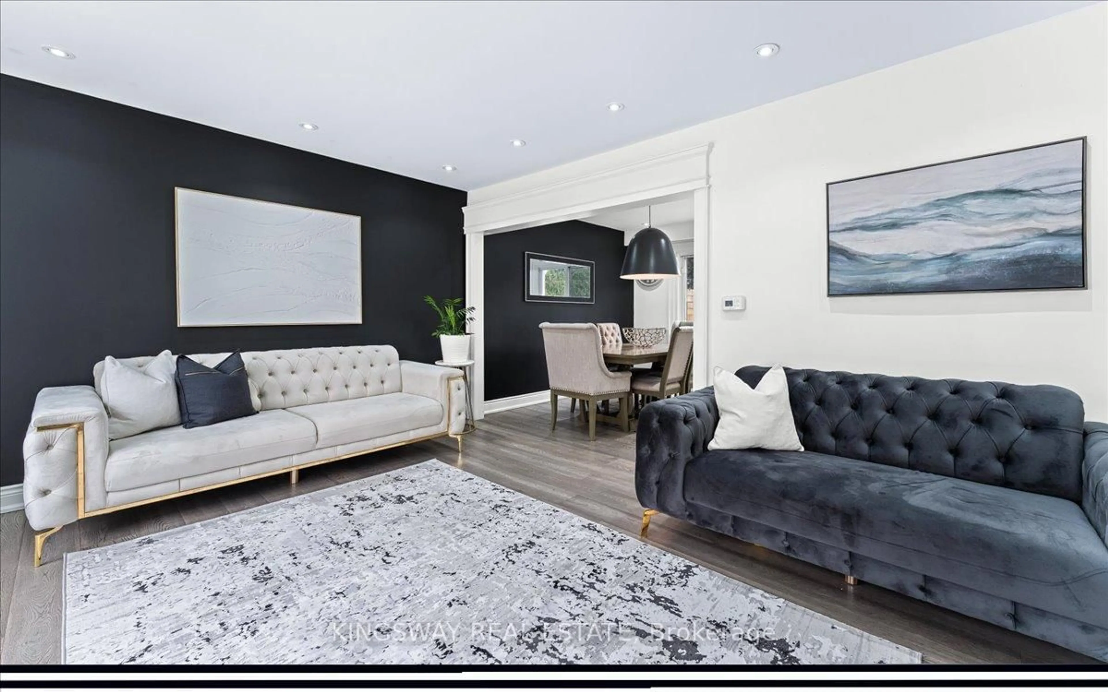 Living room with furniture, unknown for 2594 Bromsgrove Rd, Mississauga Ontario L5J 1M2