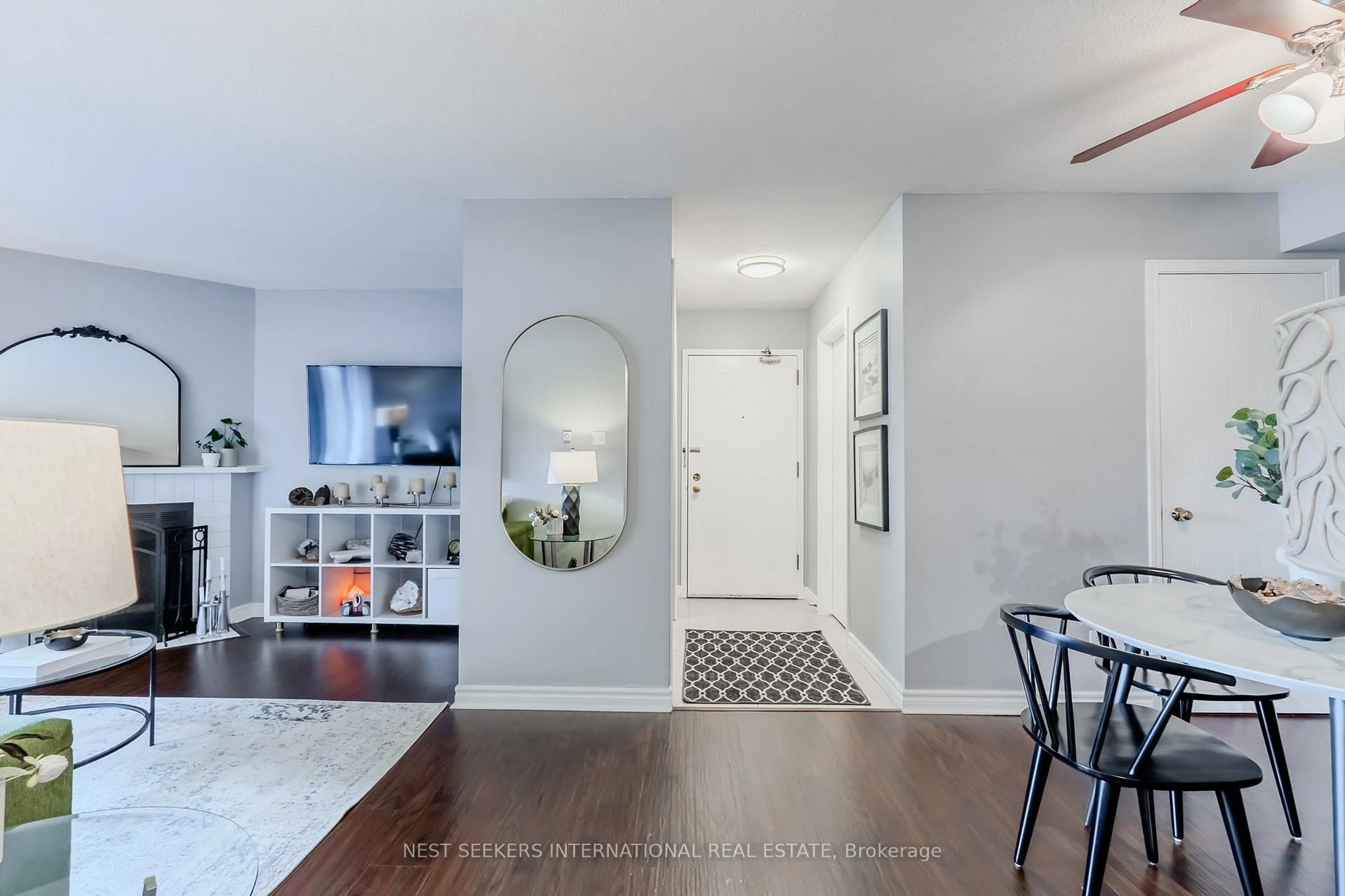 Indoor entryway for 95 Trailwood Dr #711, Mississauga Ontario L4Z 3L2