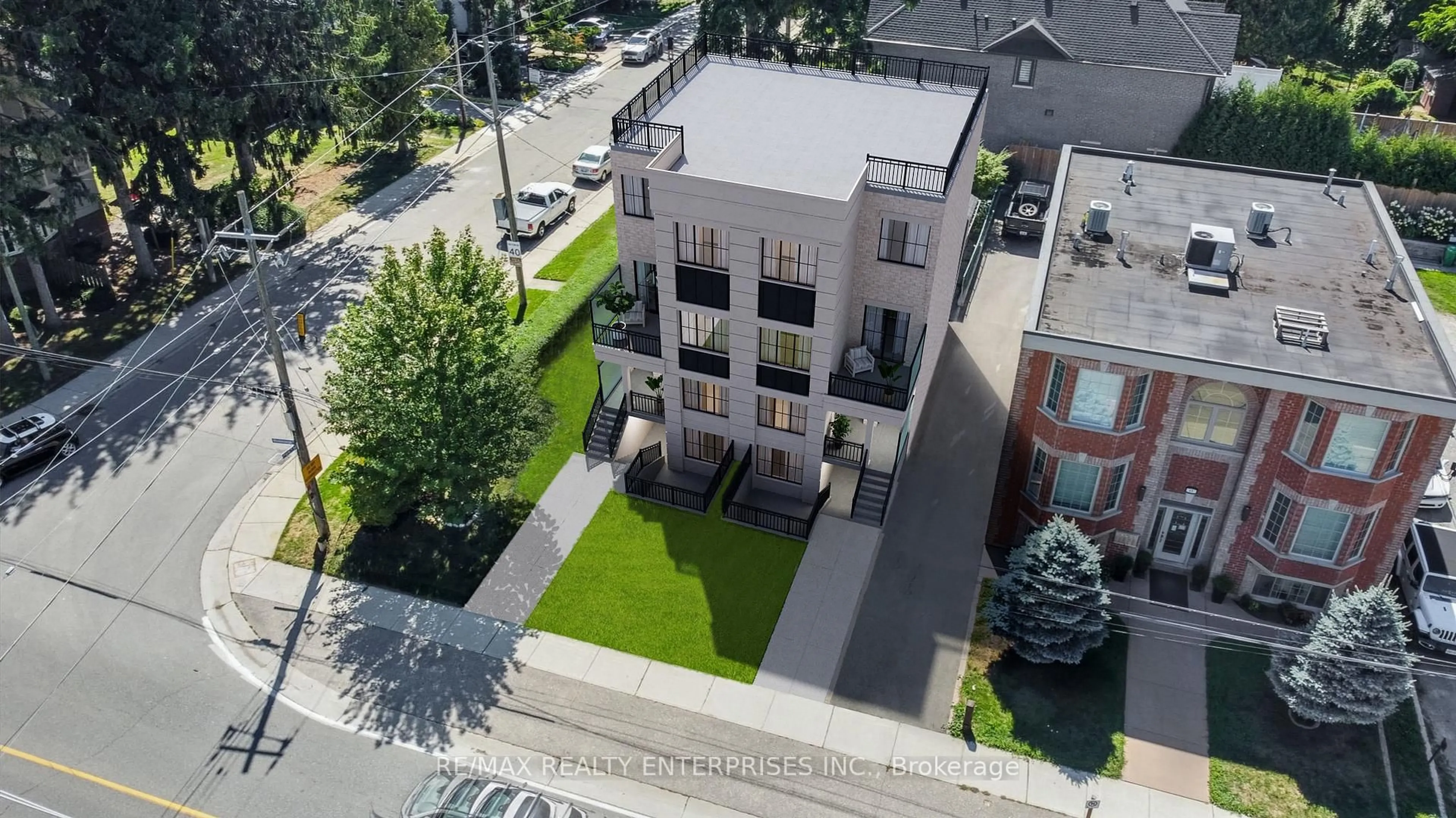 A pic from outside/outdoor area/front of a property/back of a property/a pic from drone, street for 44 Mississauga Rd, Mississauga Ontario L5H 2H8