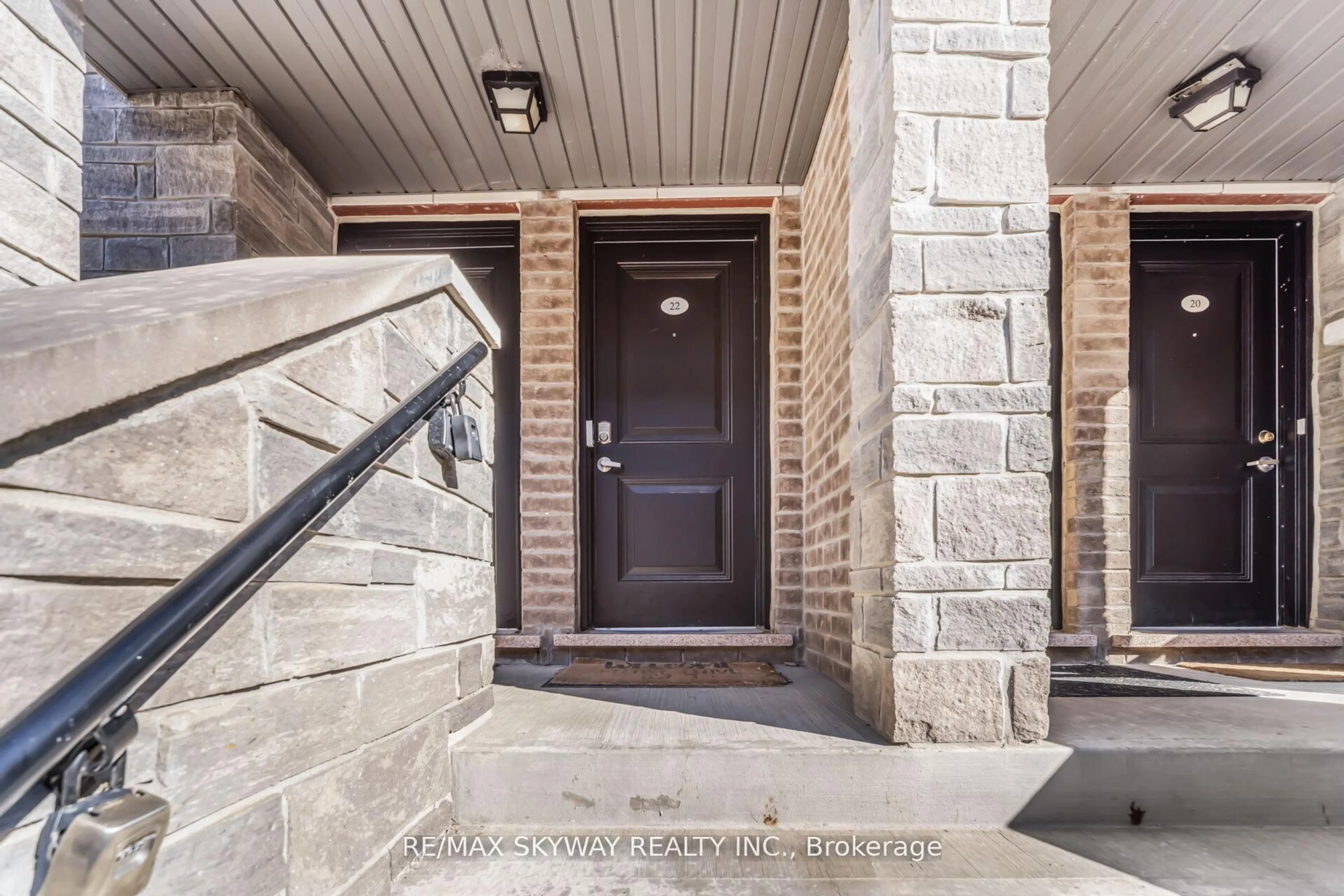 Indoor entryway for 200 Veterans Dr #22, Brampton Ontario L7A 4S6