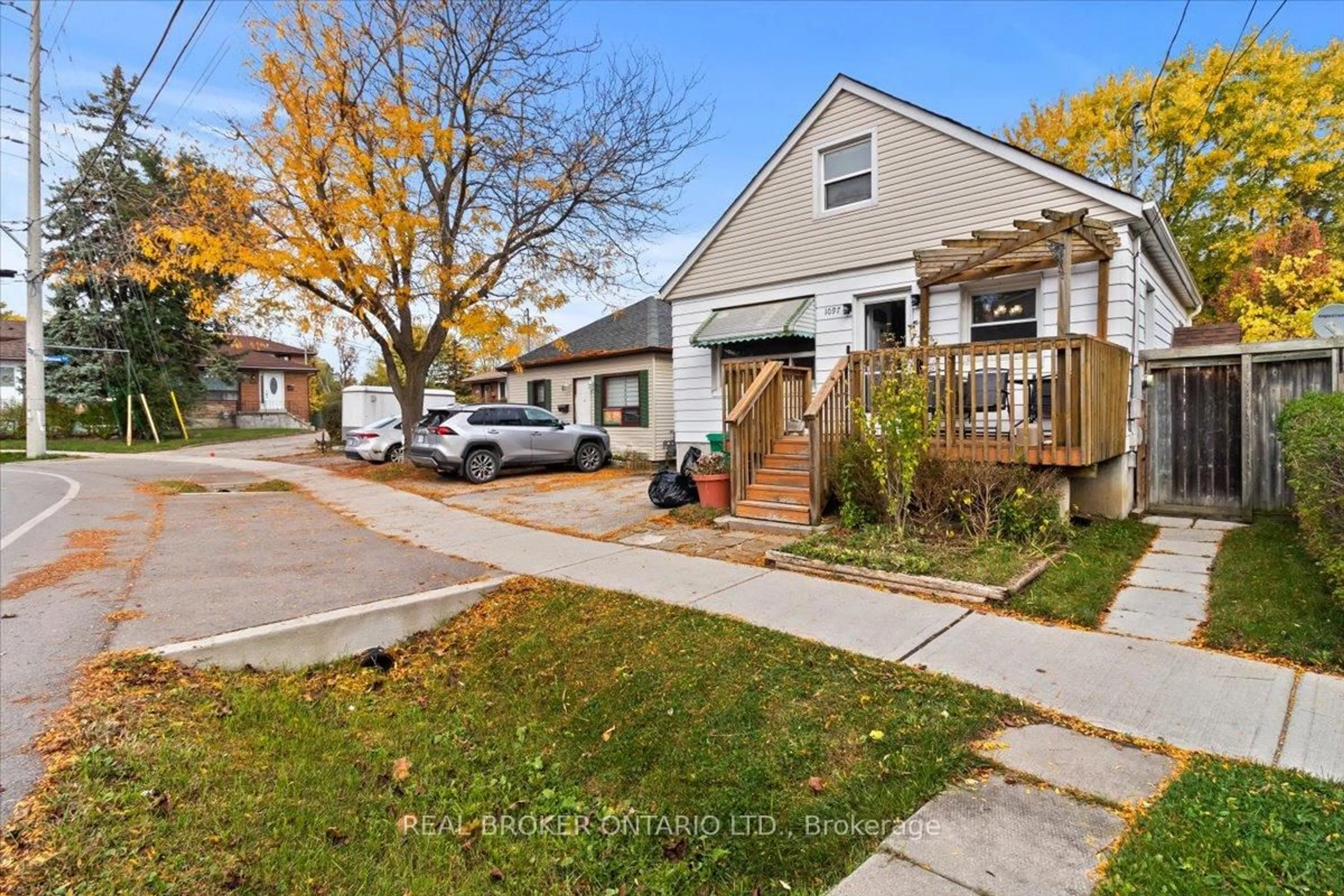Unknown for 1097 Enola Ave, Mississauga Ontario L5G 4B1