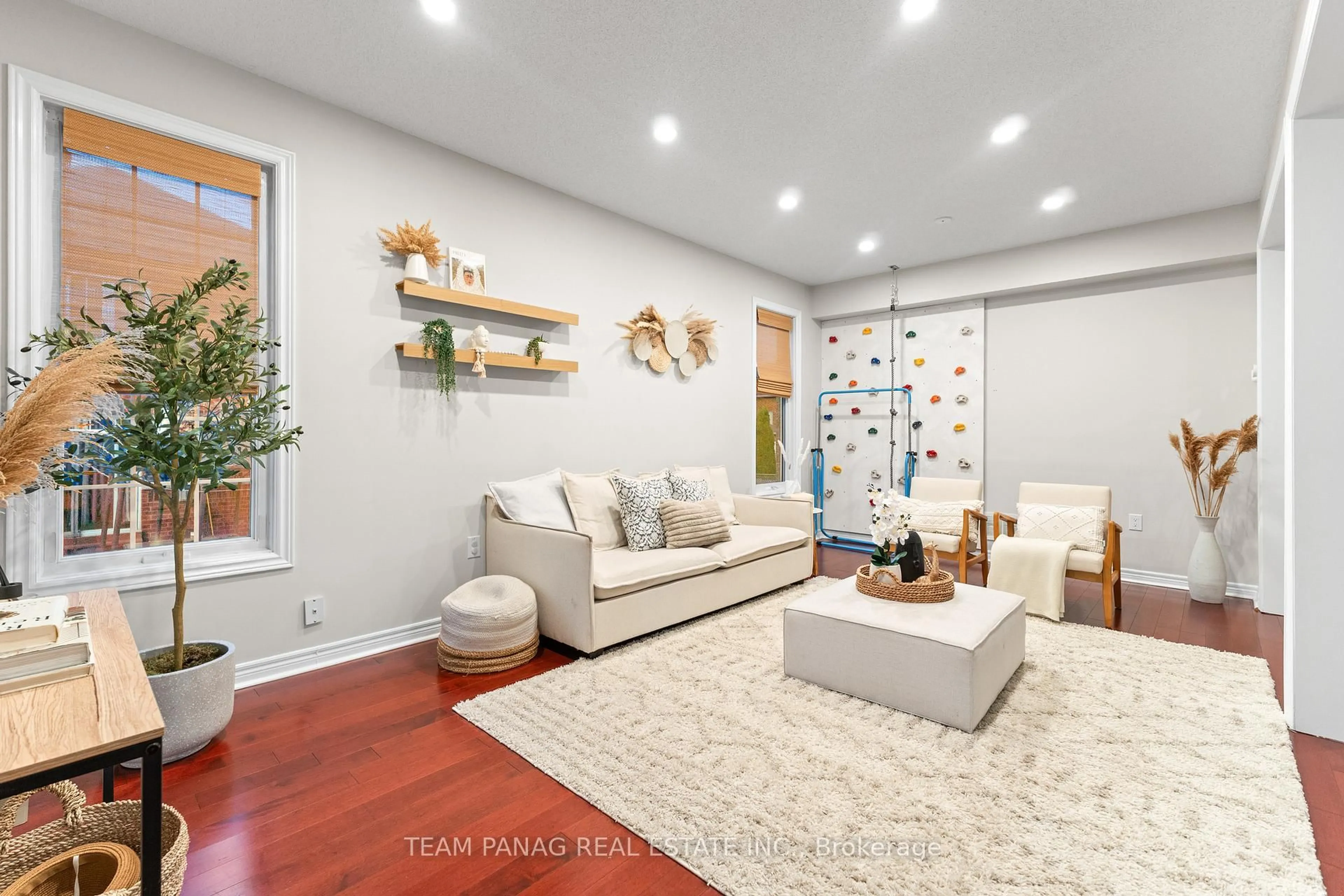 Living room with furniture, unknown for 23 Sea Lion Rd, Brampton Ontario L6V 4P8