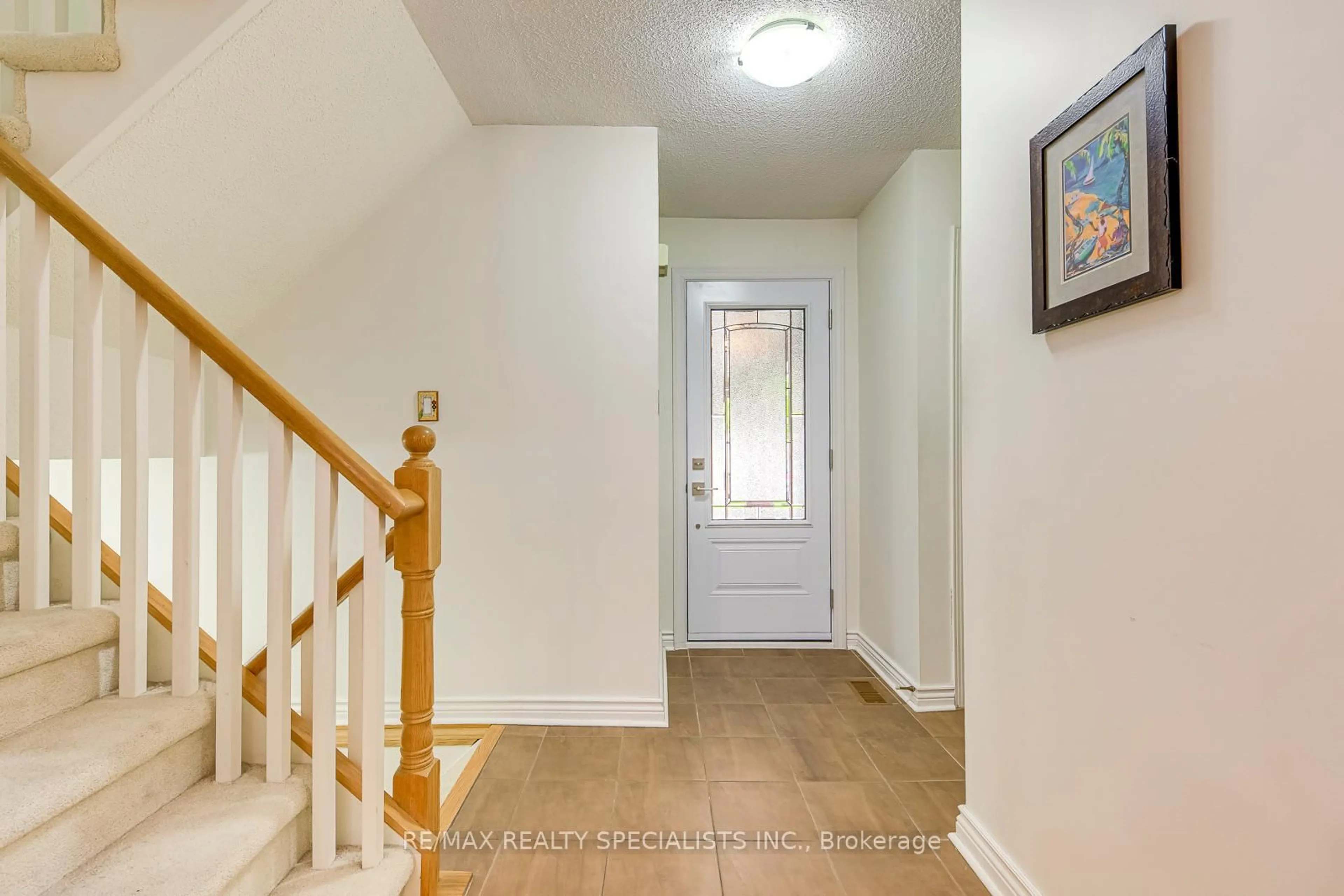 Indoor entryway for 2199 Burnhamthorpe Rd #25, Mississauga Ontario L5L 5M7