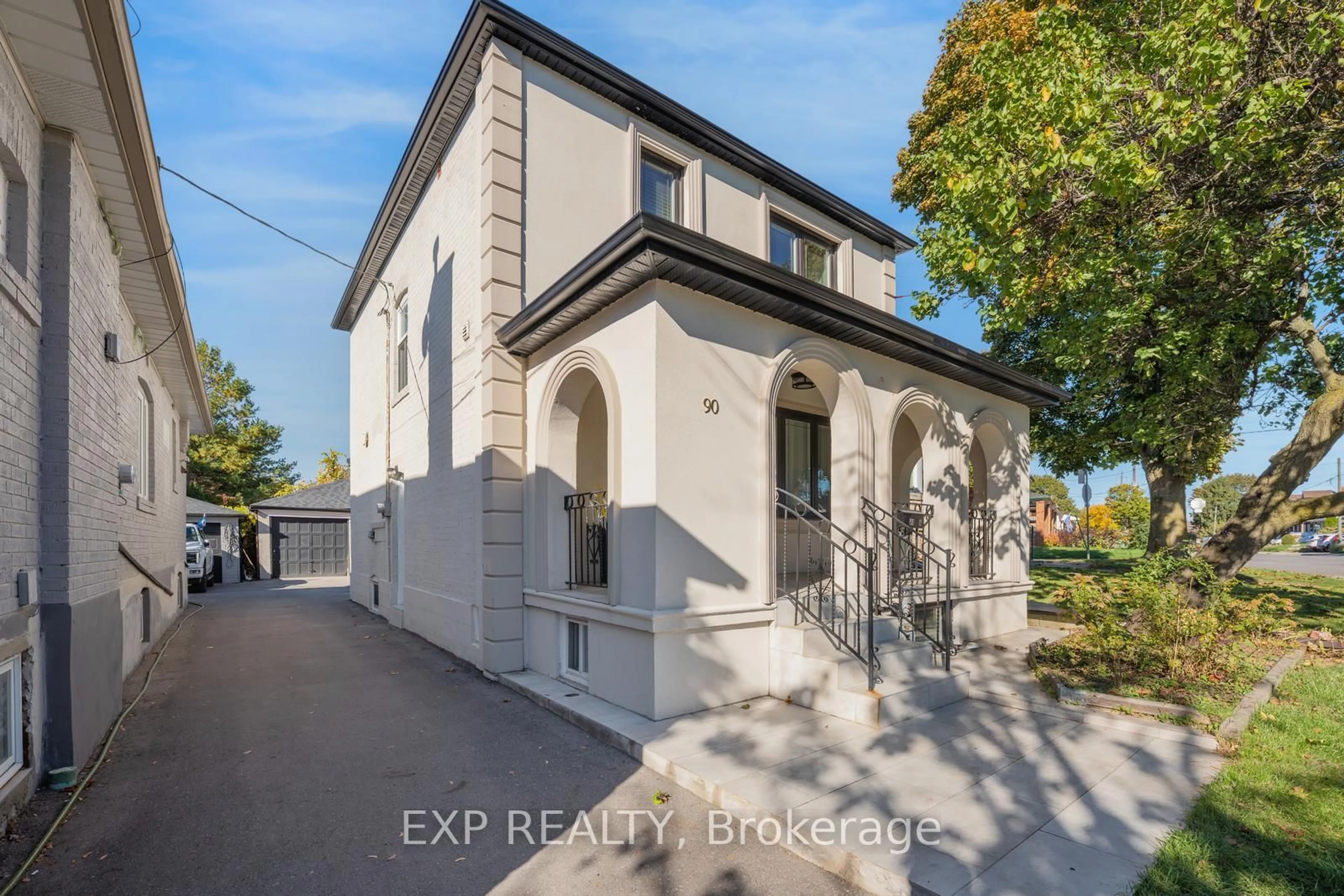 A pic from outside/outdoor area/front of a property/back of a property/a pic from drone, building for 90A Bicknell Ave, Toronto Ontario M6M 4G7