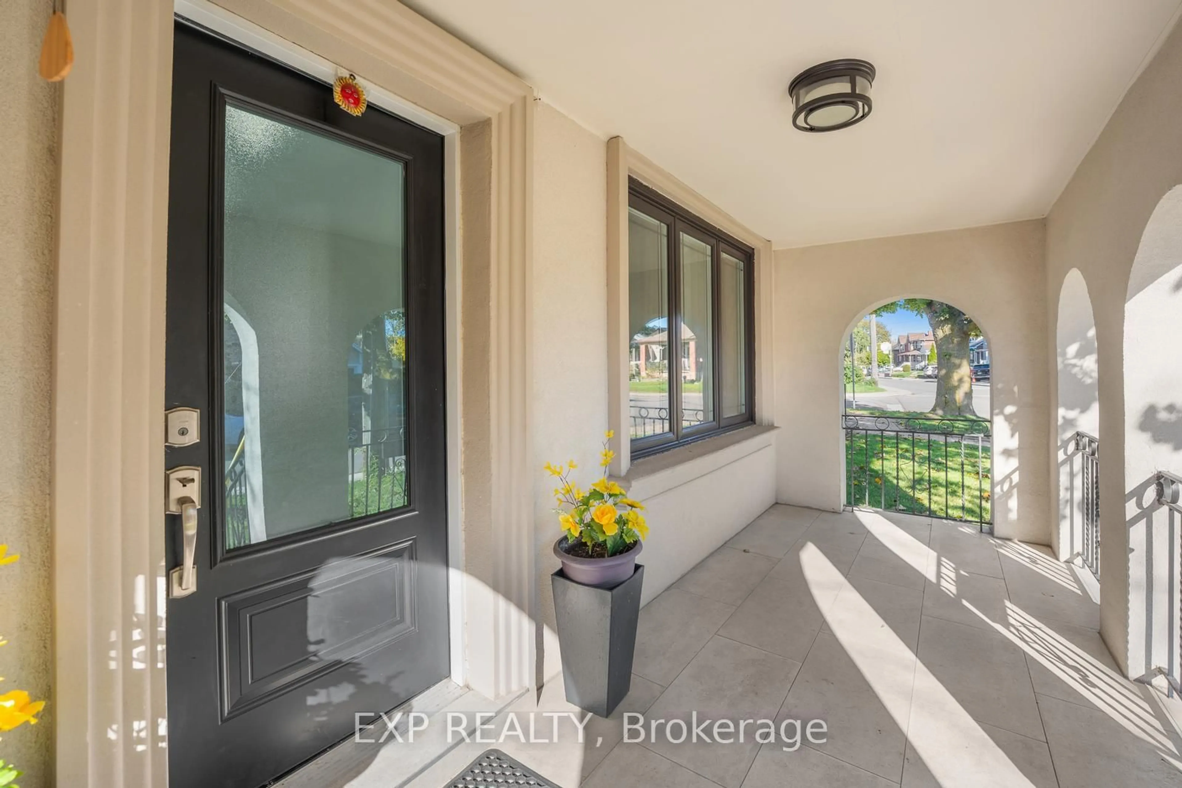 Indoor entryway for 90A Bicknell Ave, Toronto Ontario M6M 4G7