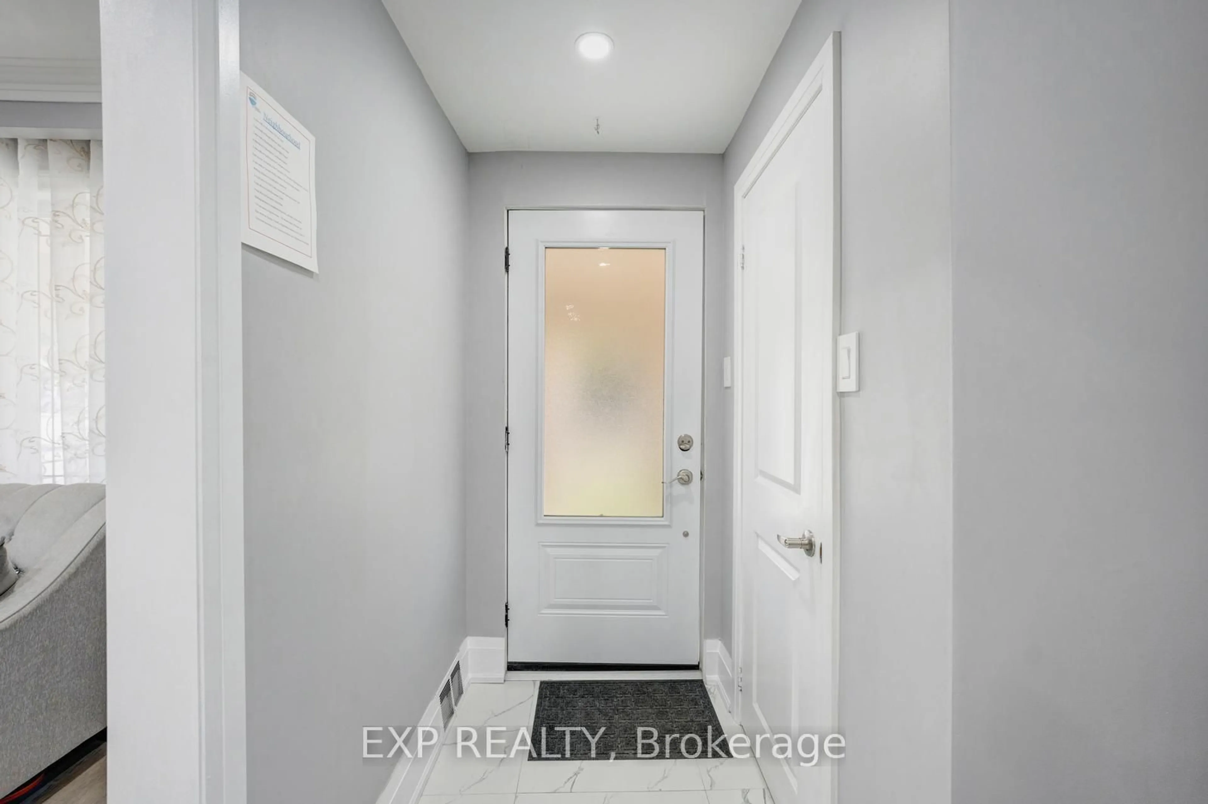 Indoor entryway for 90A Bicknell Ave, Toronto Ontario M6M 4G7