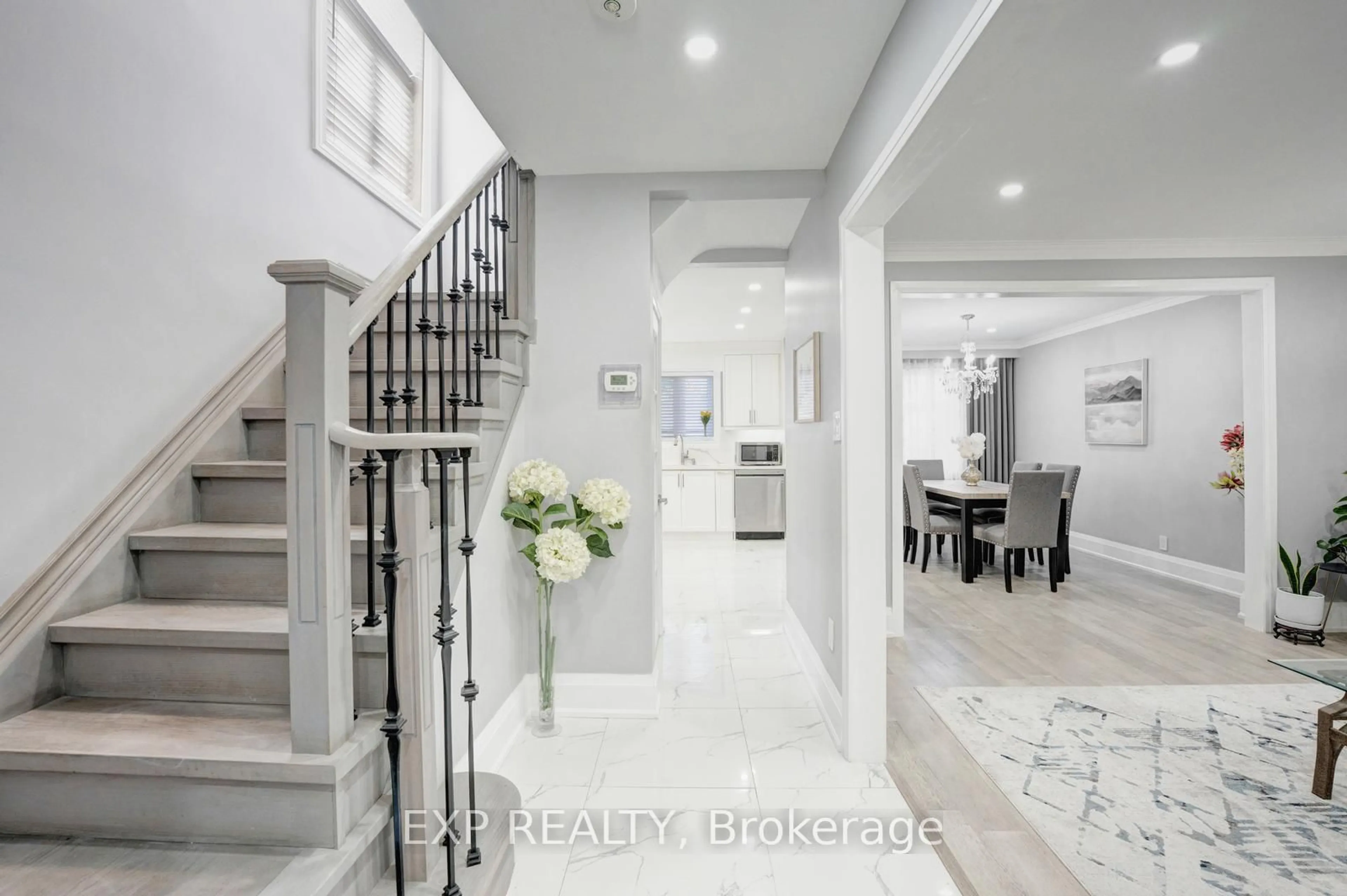 Indoor entryway for 90A Bicknell Ave, Toronto Ontario M6M 4G7