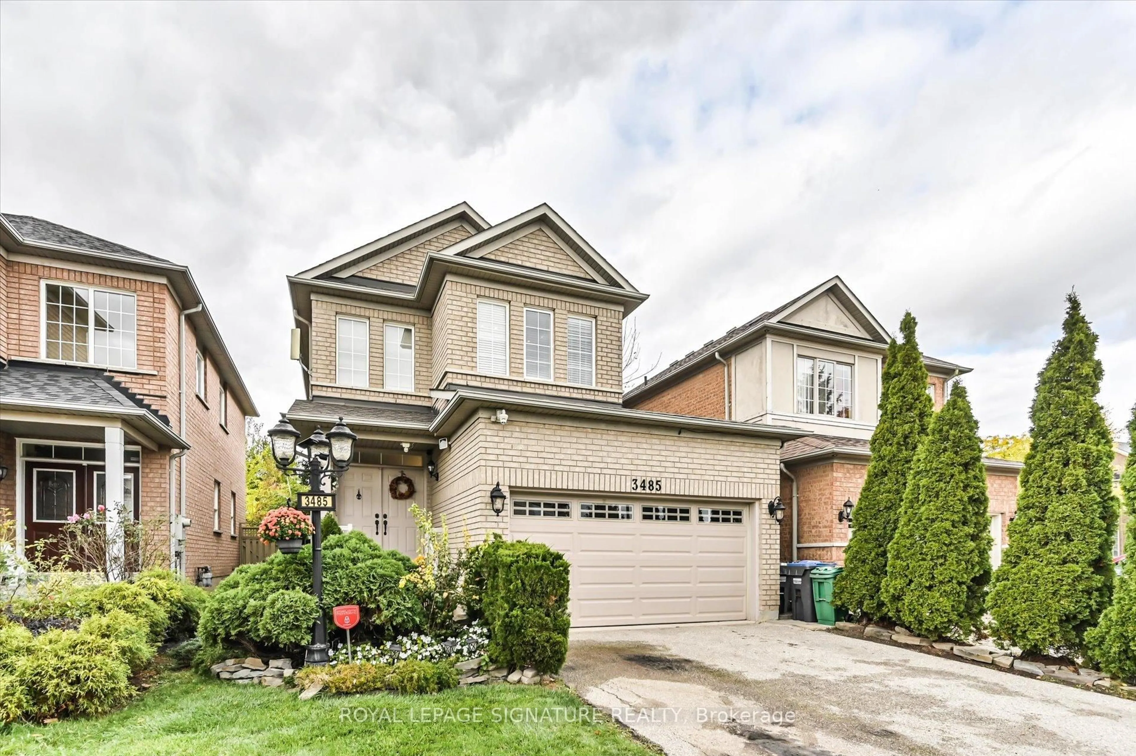 Home with brick exterior material, street for 3485 Mcdowell Dr, Mississauga Ontario L5M 6R6