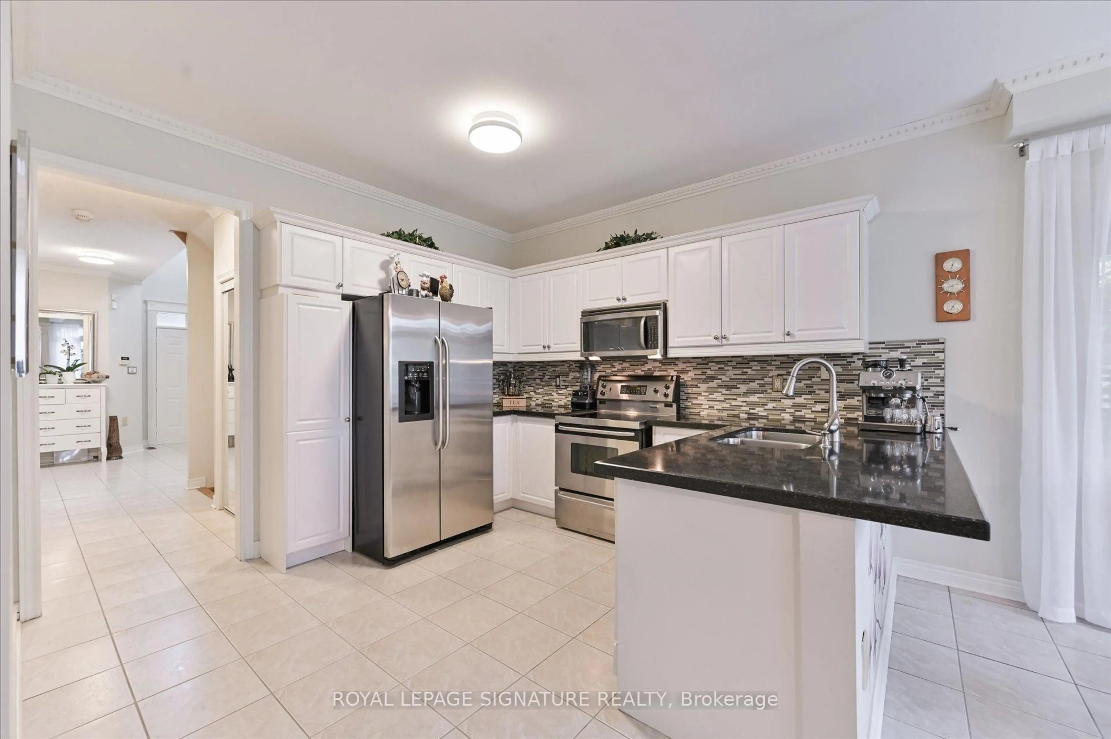 Open concept kitchen, ceramic/tile floor for 3485 Mcdowell Dr, Mississauga Ontario L5M 6R6