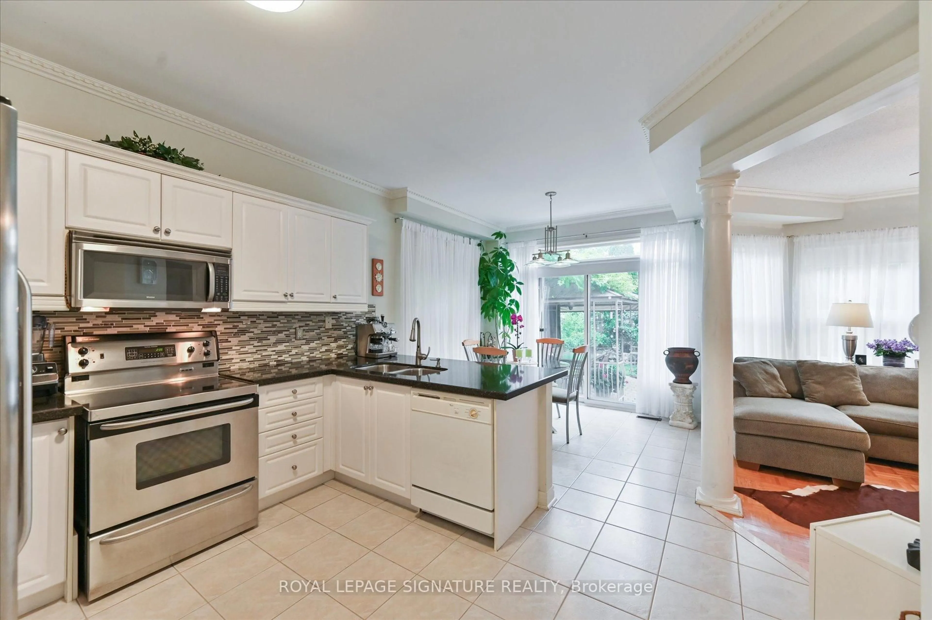 Open concept kitchen, ceramic/tile floor for 3485 Mcdowell Dr, Mississauga Ontario L5M 6R6