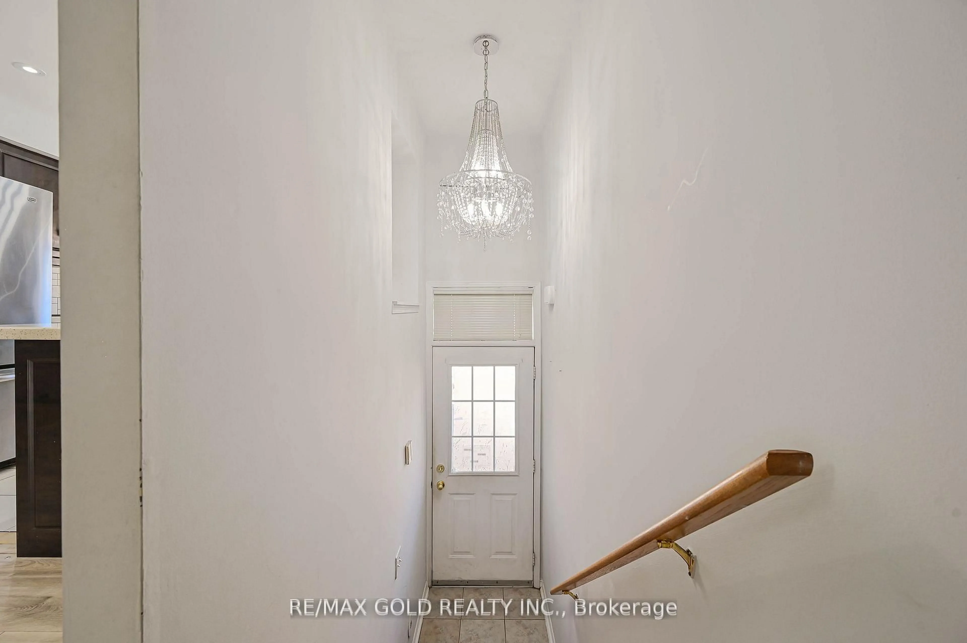Indoor entryway for 50 Strathaven Dr #66, Mississauga Ontario L5R 4E7
