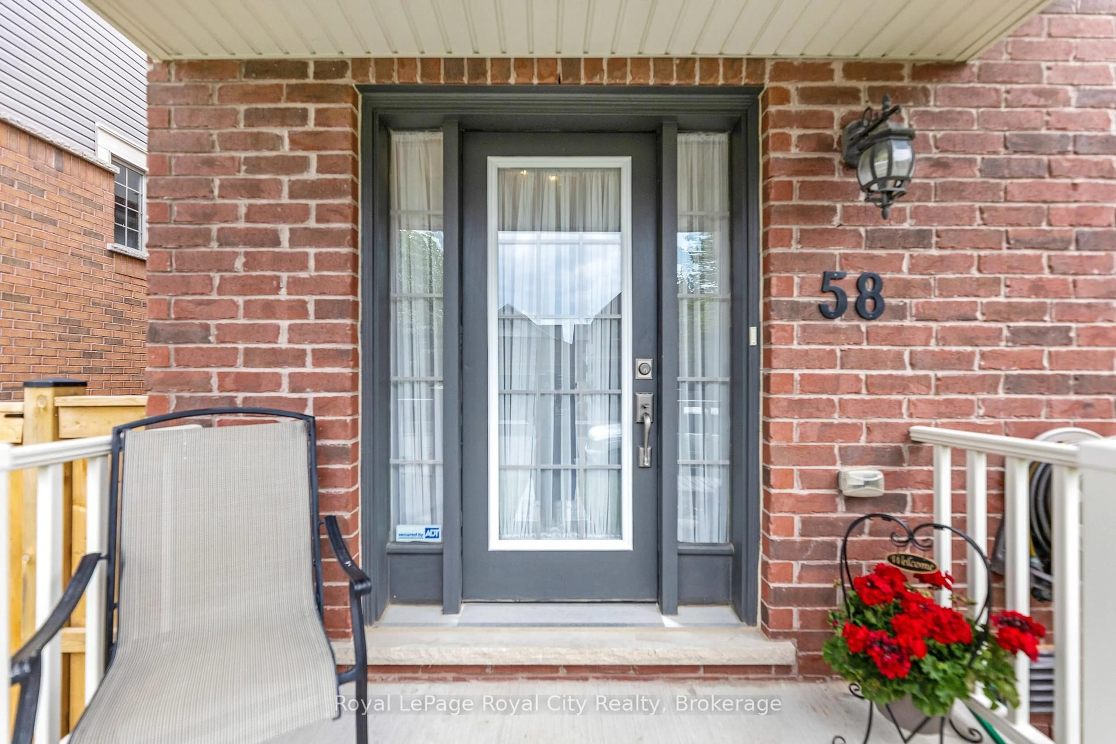 Indoor entryway for 58 Boyces Creek Crt, Caledon Ontario L7C 3S3